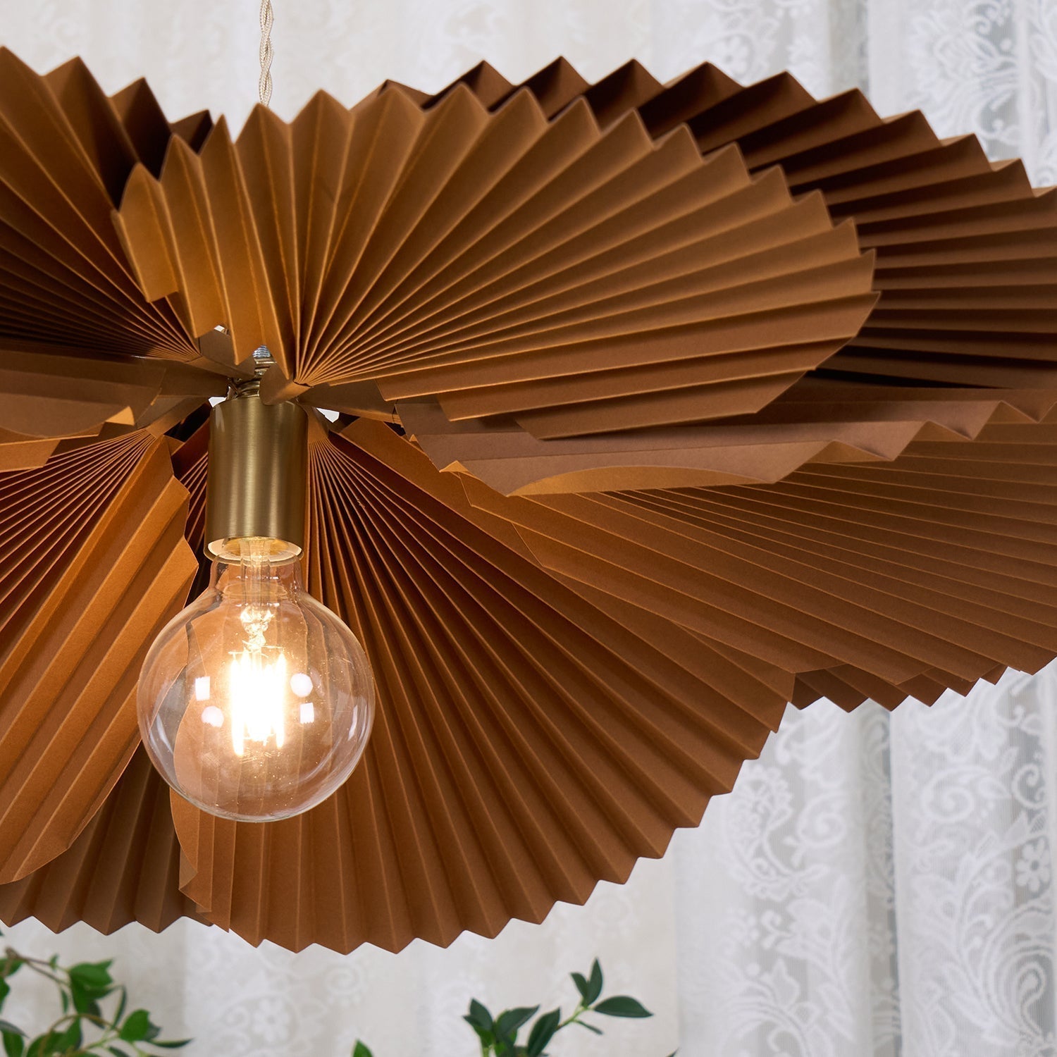 Pendant Lampe Avec Abat-jour Pétale en Papier Kraft Plissé Ambiance Chaleureuse