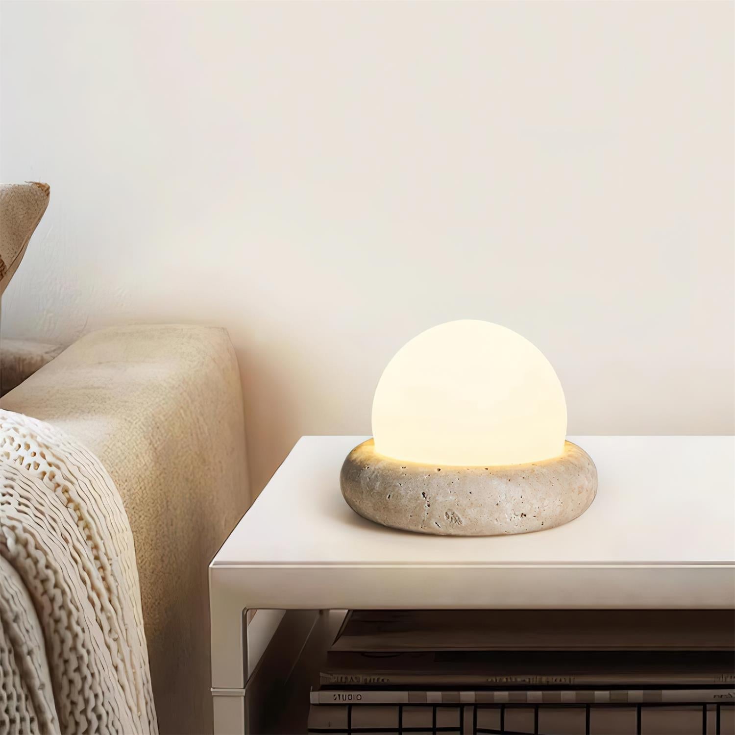 Riita Lampe de Table Mini Globe en Travertin Maga