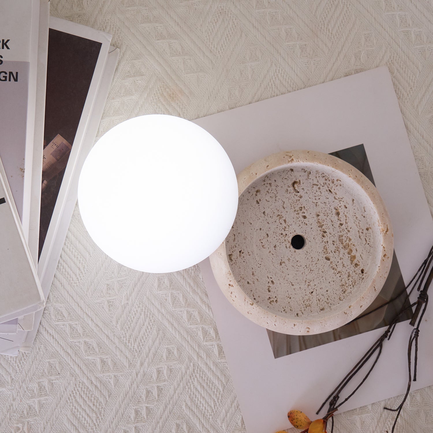 Riita Lampe de Table Mini Globe en Travertin Maga