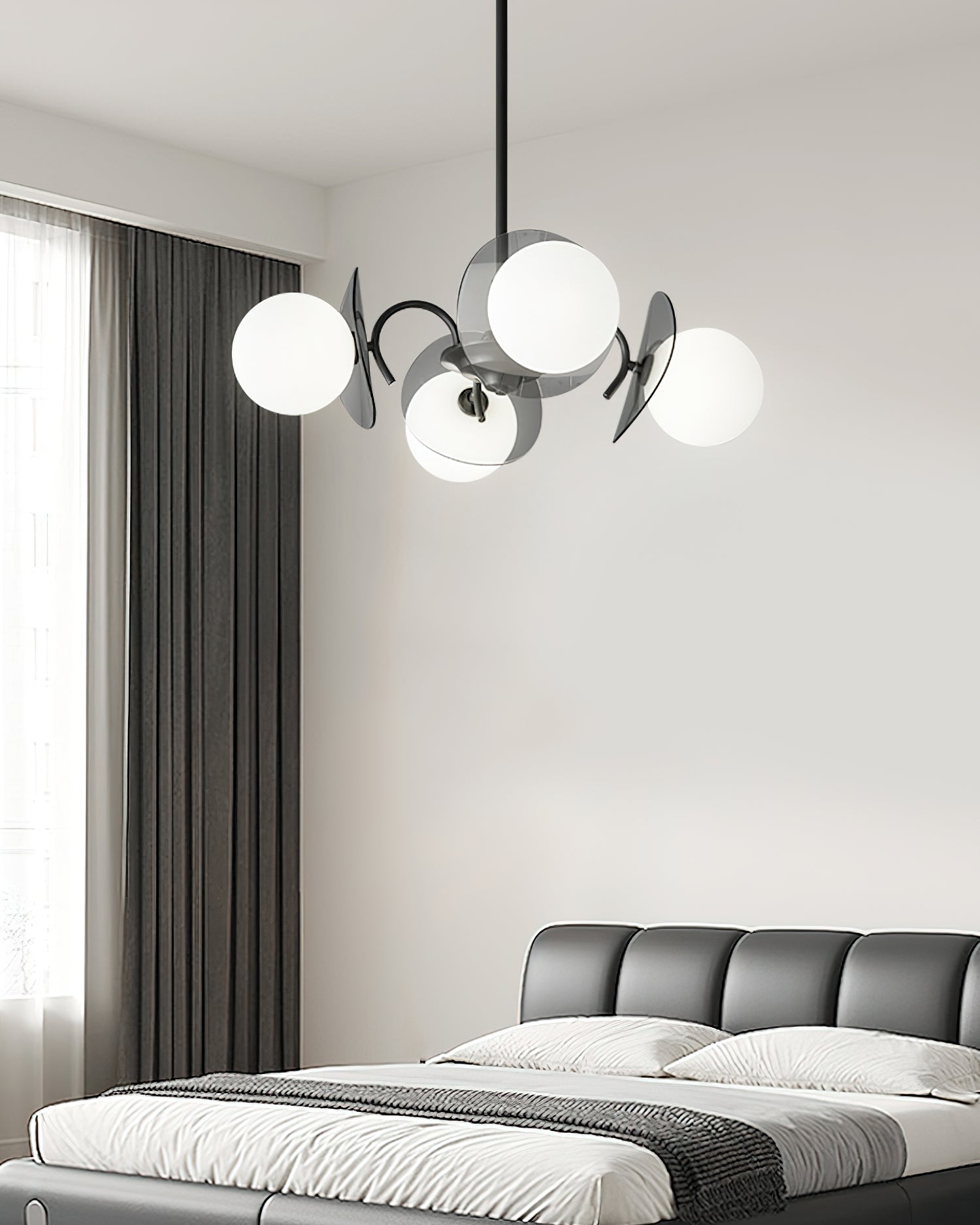 Aurora Lustre Globe Bras Sculptural