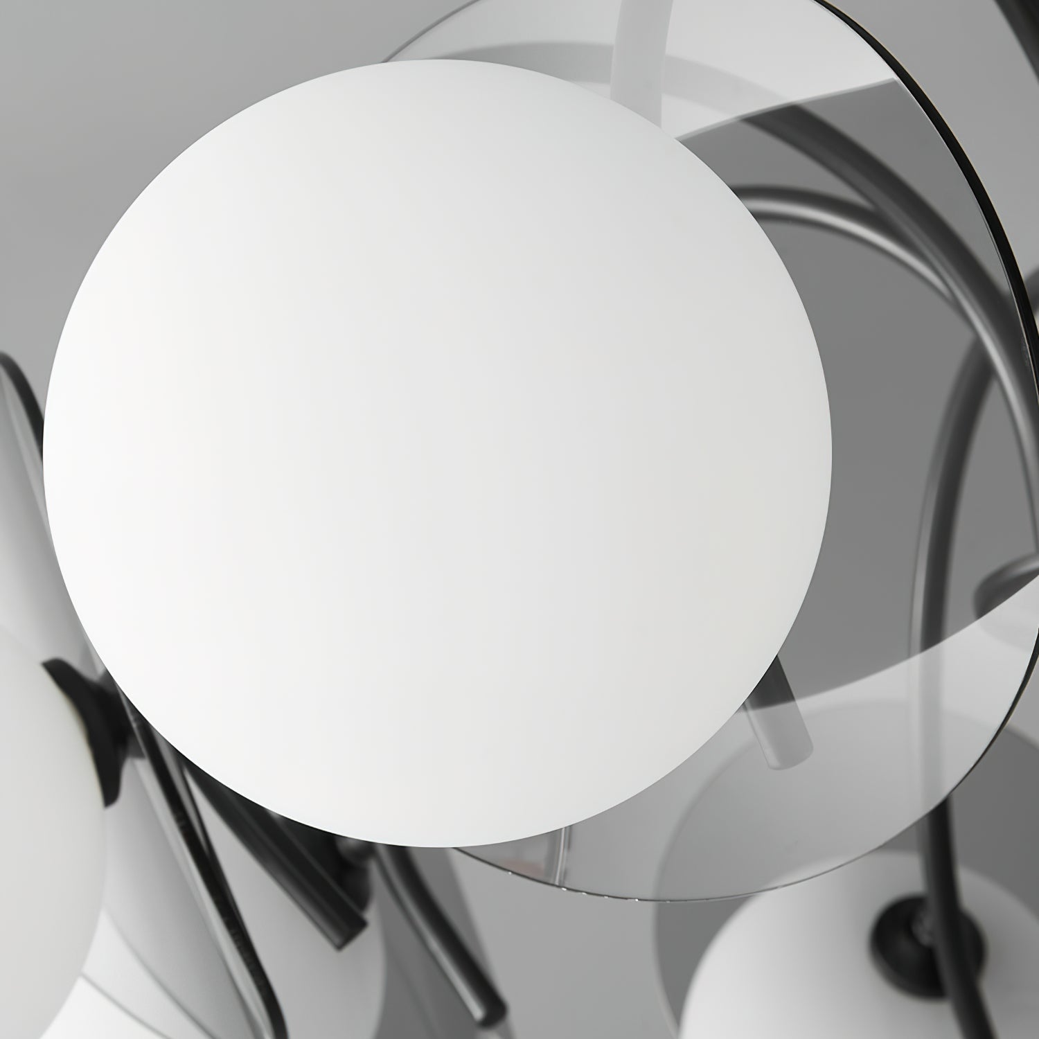 Aurora Lustre Globe Bras Sculptural