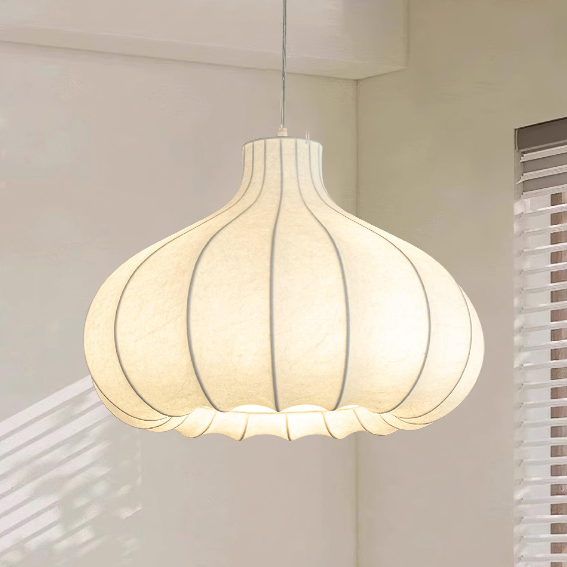 Silky Suspension avec Abat-jour en Soie Plissée Blanc Elégant