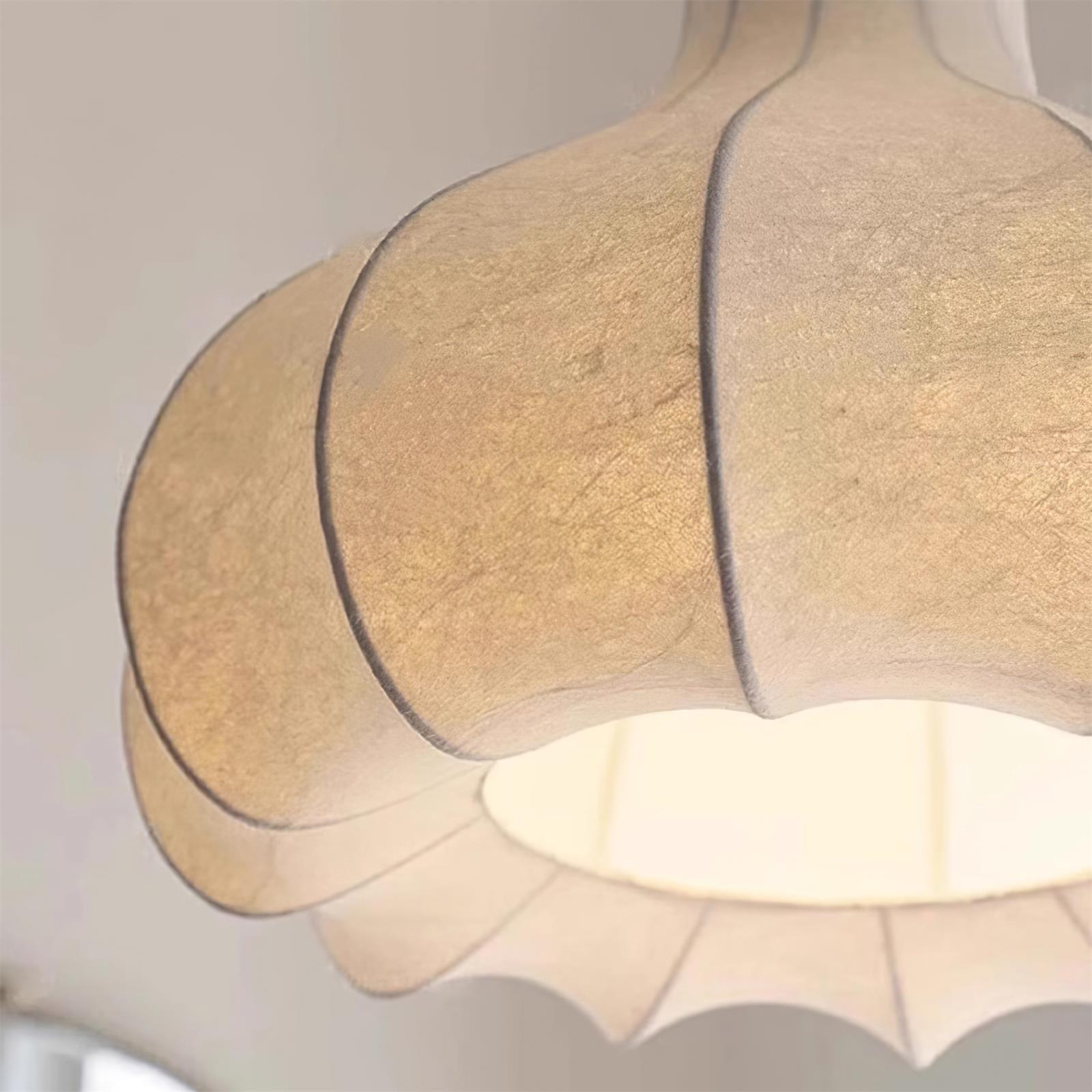 Silky Suspension avec Abat-jour en Soie Plissée Blanc Elégant