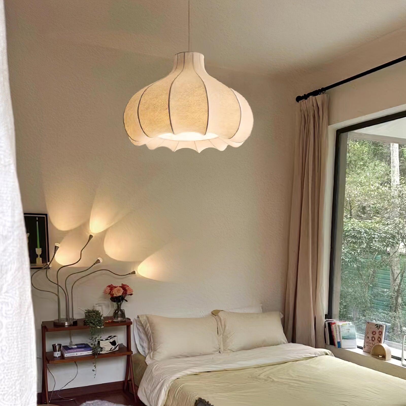 Silky Suspension avec Abat-jour en Soie Plissée Blanc Elégant