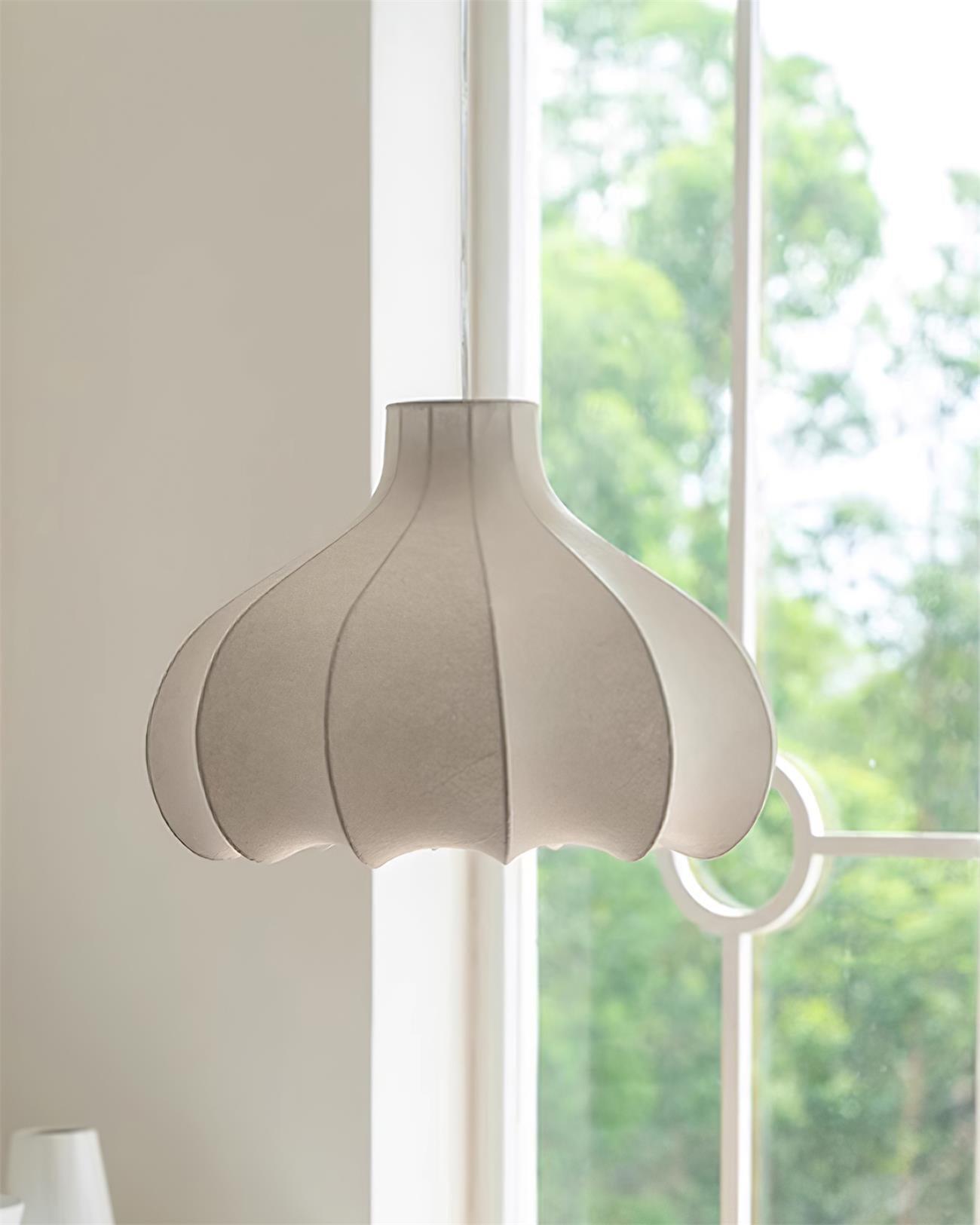 Silky Suspension avec Abat-jour en Soie Plissée Blanc Elégant