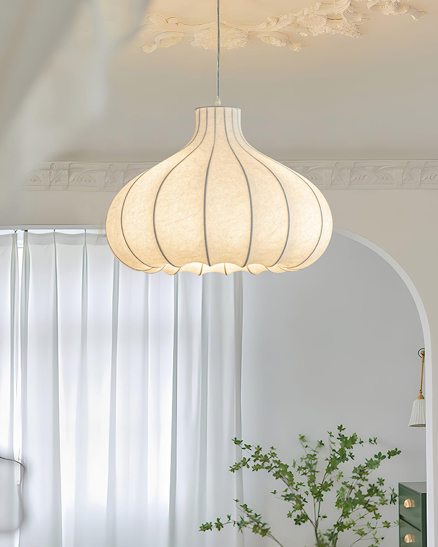 Silky Suspension avec Abat-jour en Soie Plissée Blanc Elégant