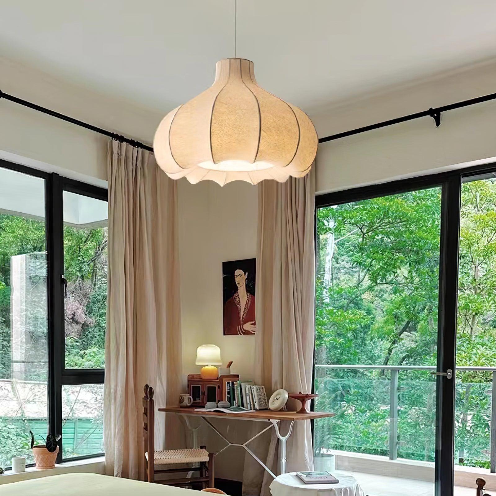 Silky Suspension avec Abat-jour en Soie Plissée Blanc Elégant