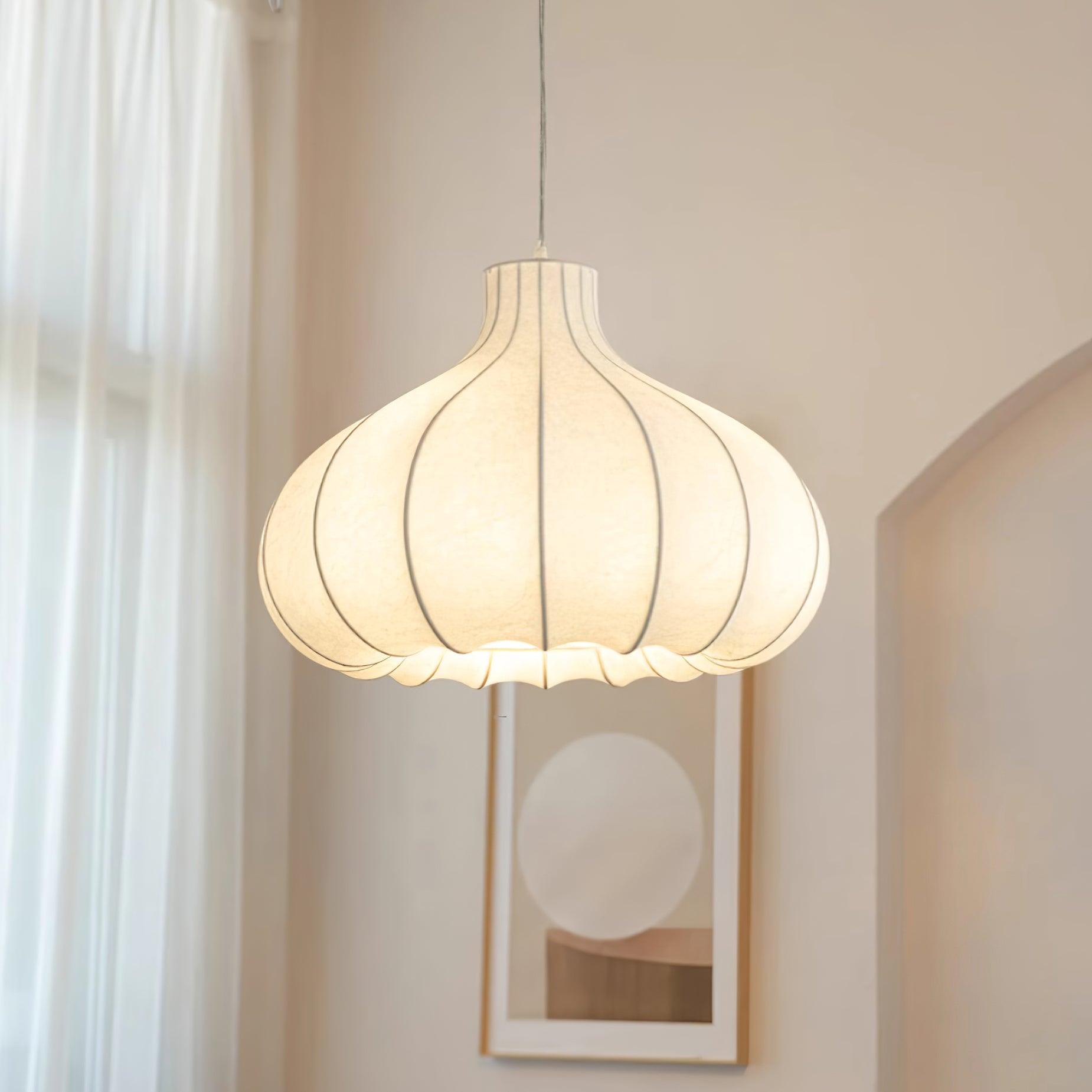 Silky Suspension avec Abat-jour en Soie Plissée Blanc Elégant