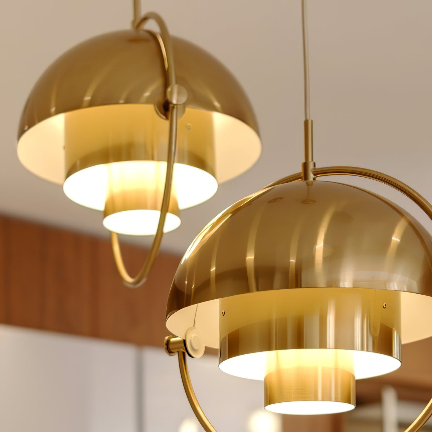 Lustra Suspension Boule Déformée Dorée