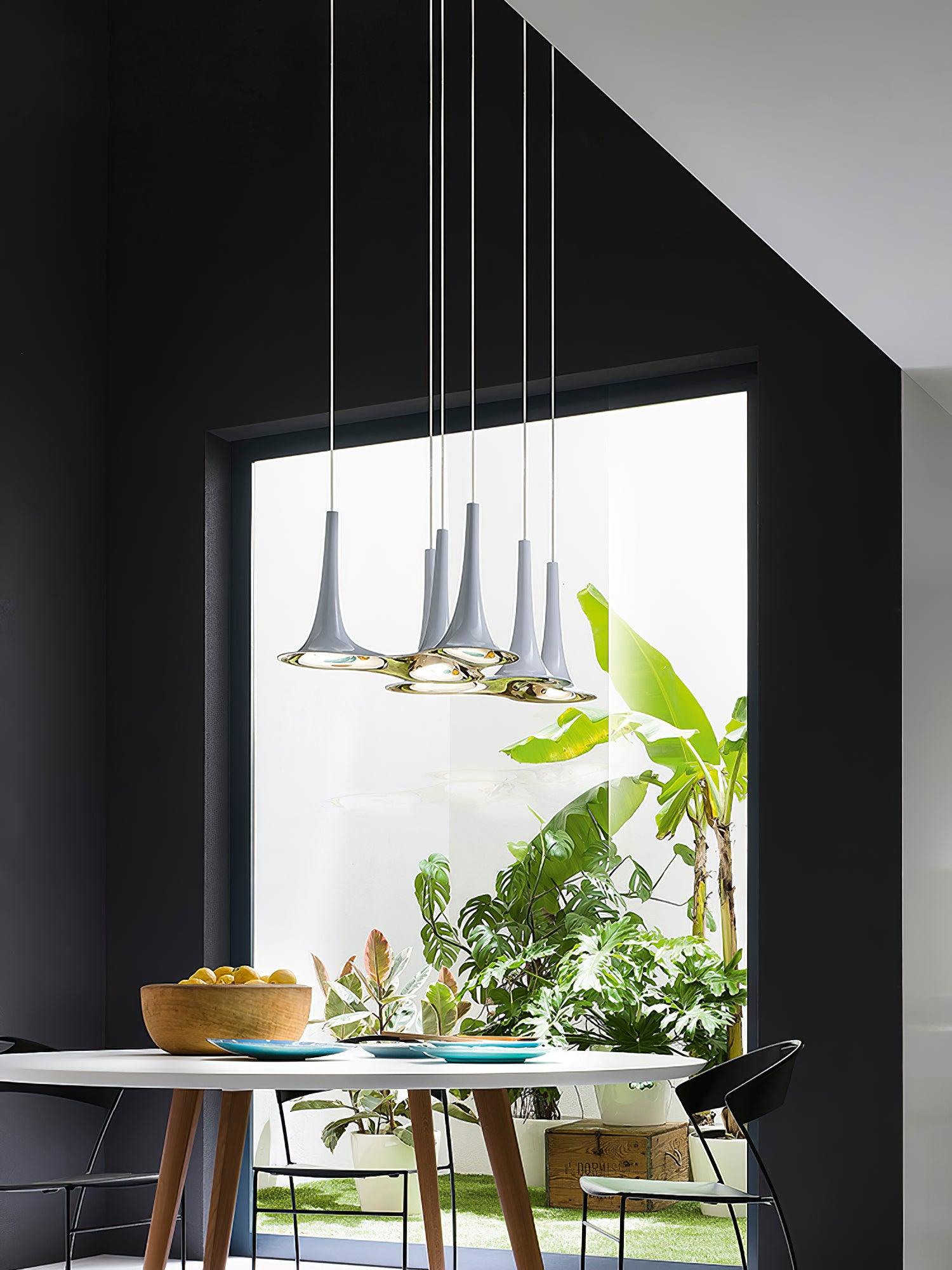 Solara Lampe suspendue en acrylique en forme de trompette contemporaine