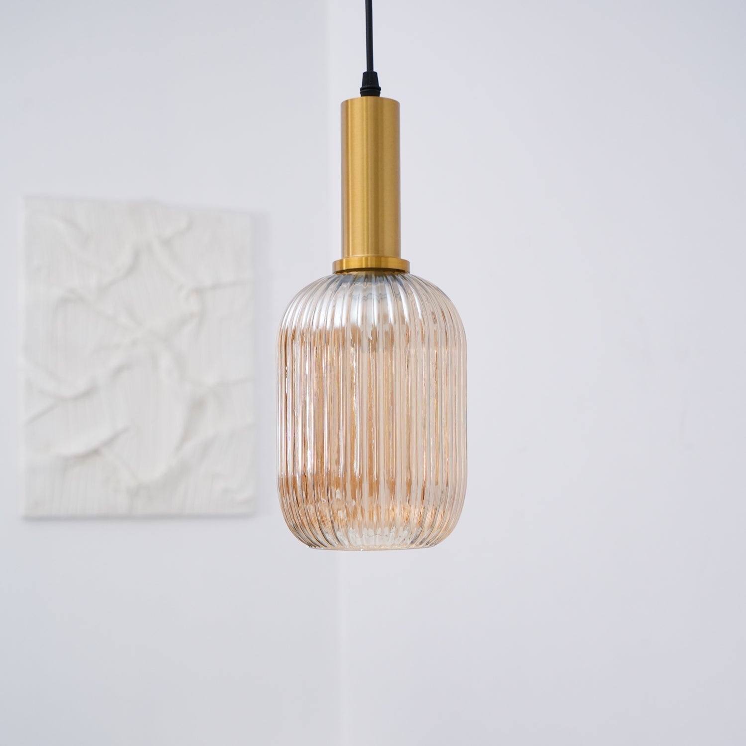 Elara Suspension Élégante à Rayures