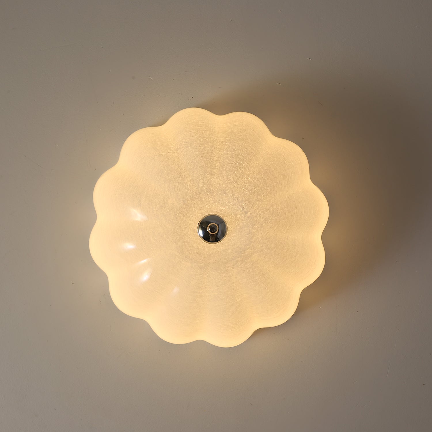 Uphaara Plafonnier en Verre Opale Coquillage Moderne