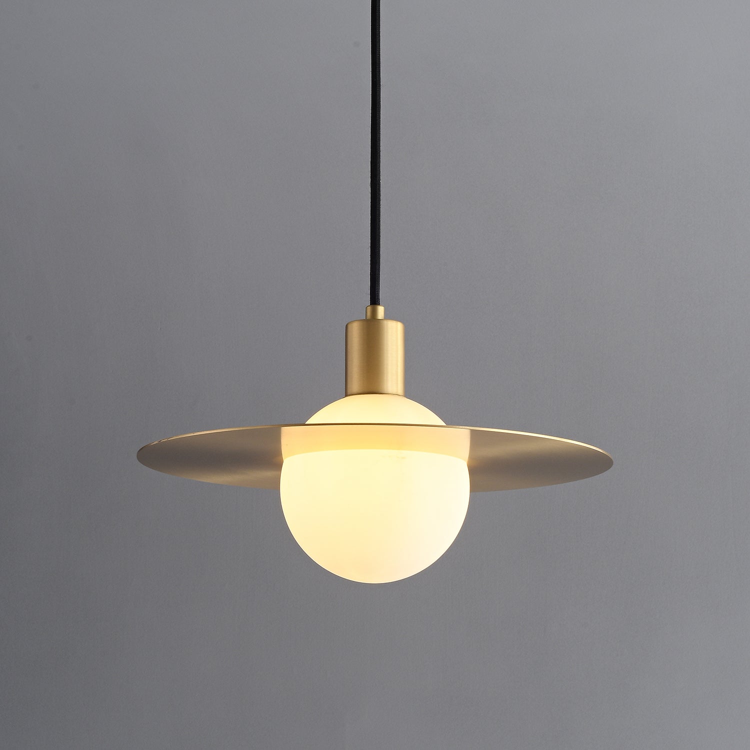 Orionis Lampe Suspendue en Verre et Laiton de Qualité Supérieure