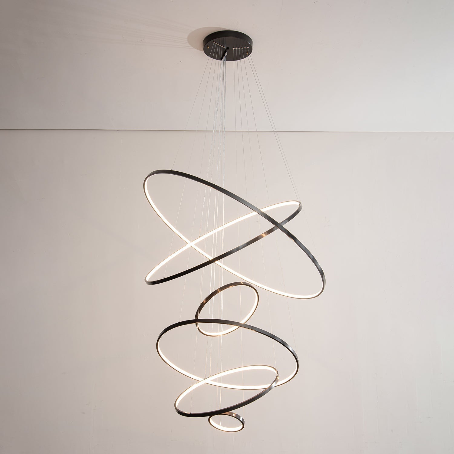 Arthaila Lustre Anneaux Modernes Minimalistes en Laiton