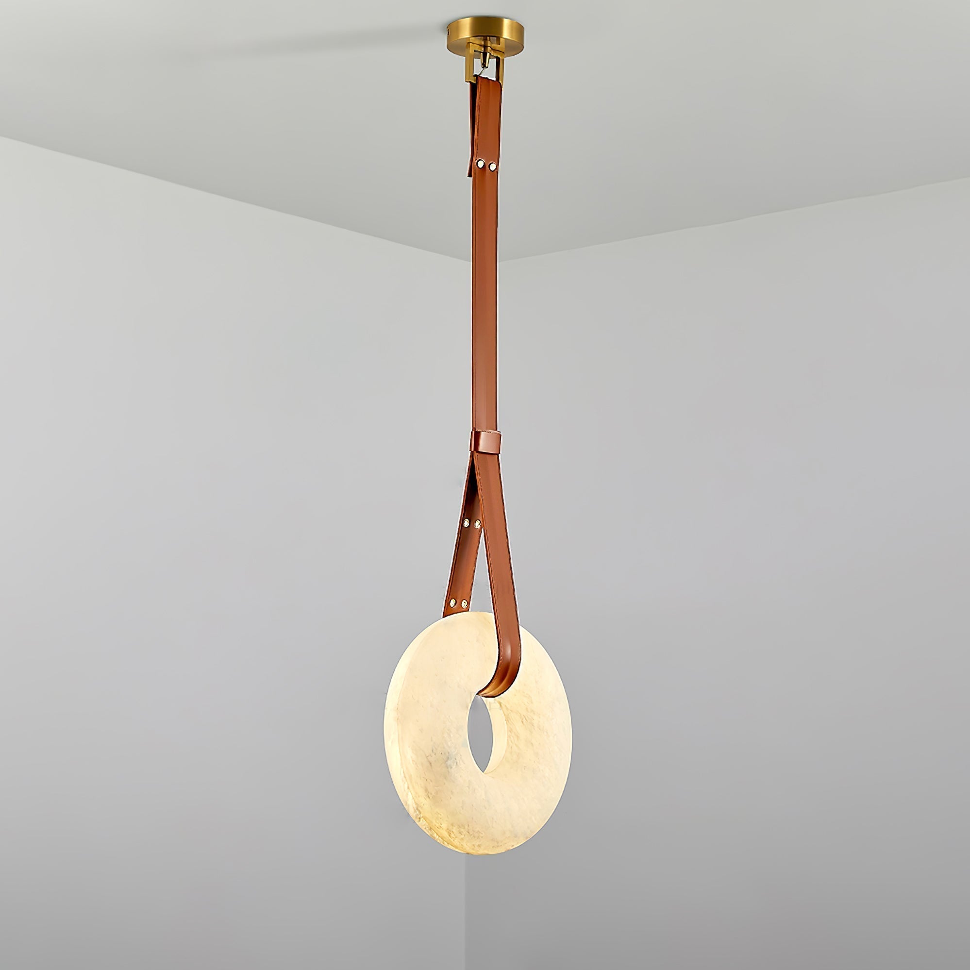 Suspension Alabaster Ring Triple lanières en cuir Nordic Luxe