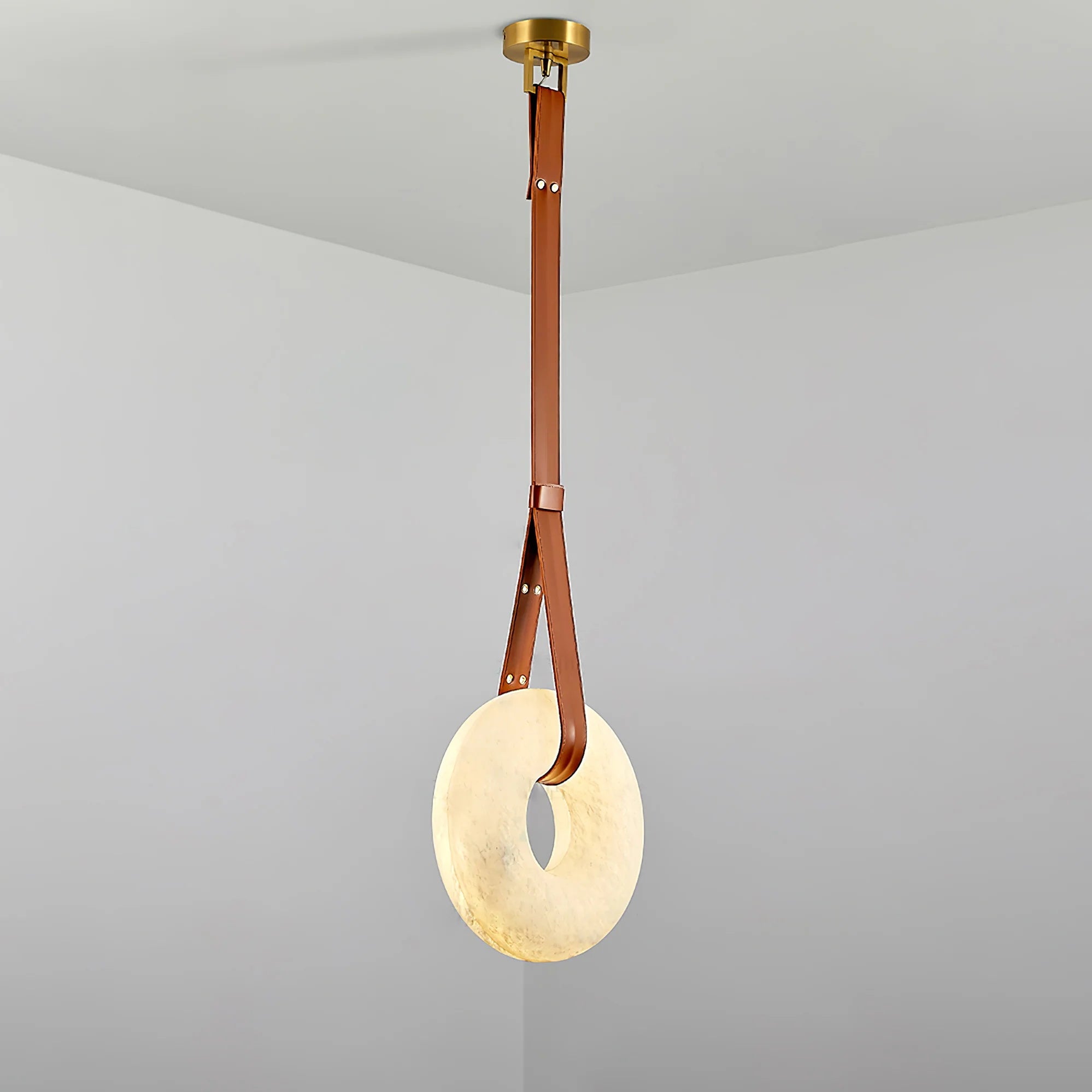 Suspension Alabaster Ring Triple lanières en cuir Nordic Luxe
