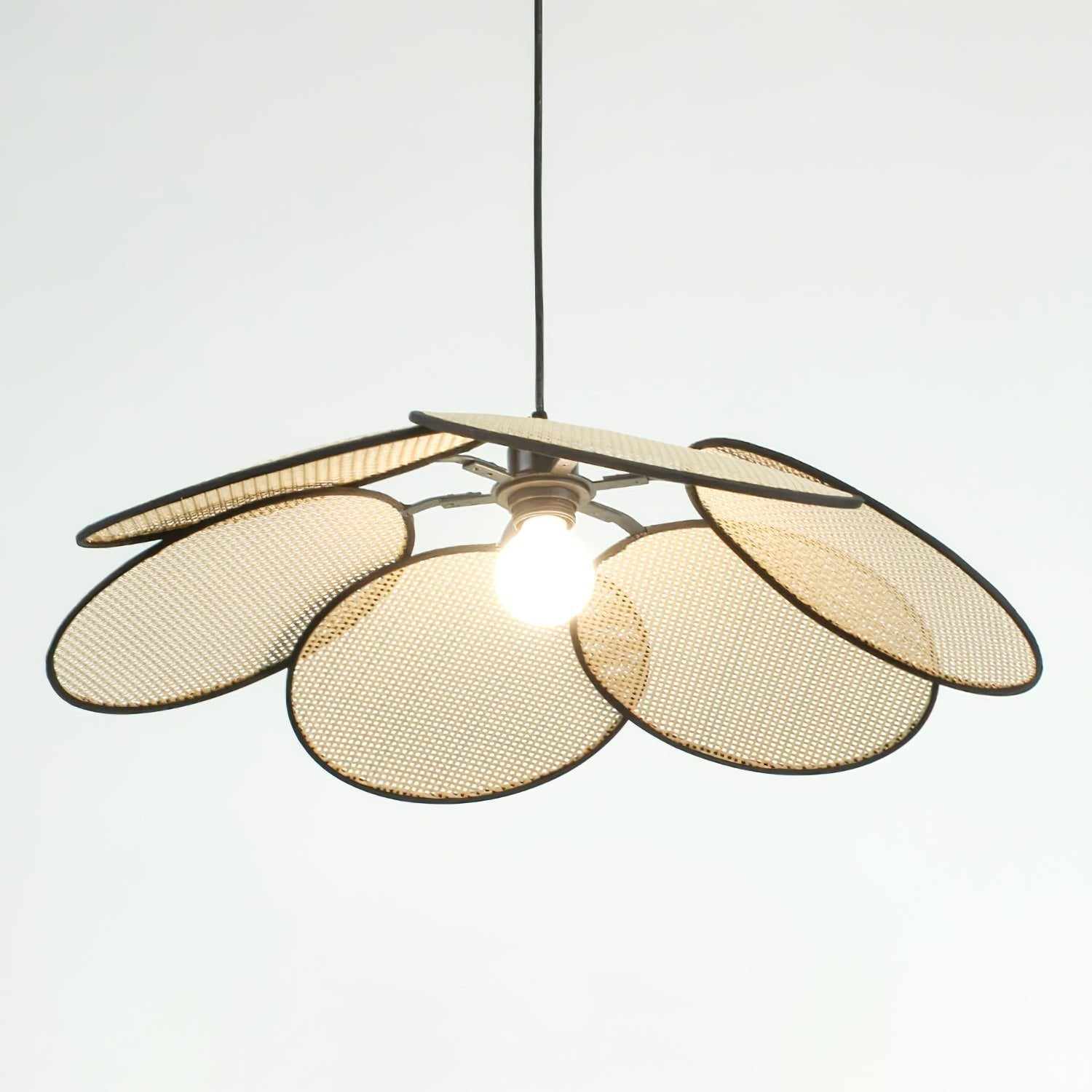 Vemarora Premium Élégance Pétales Rotin Tissu Pendentif Lampe