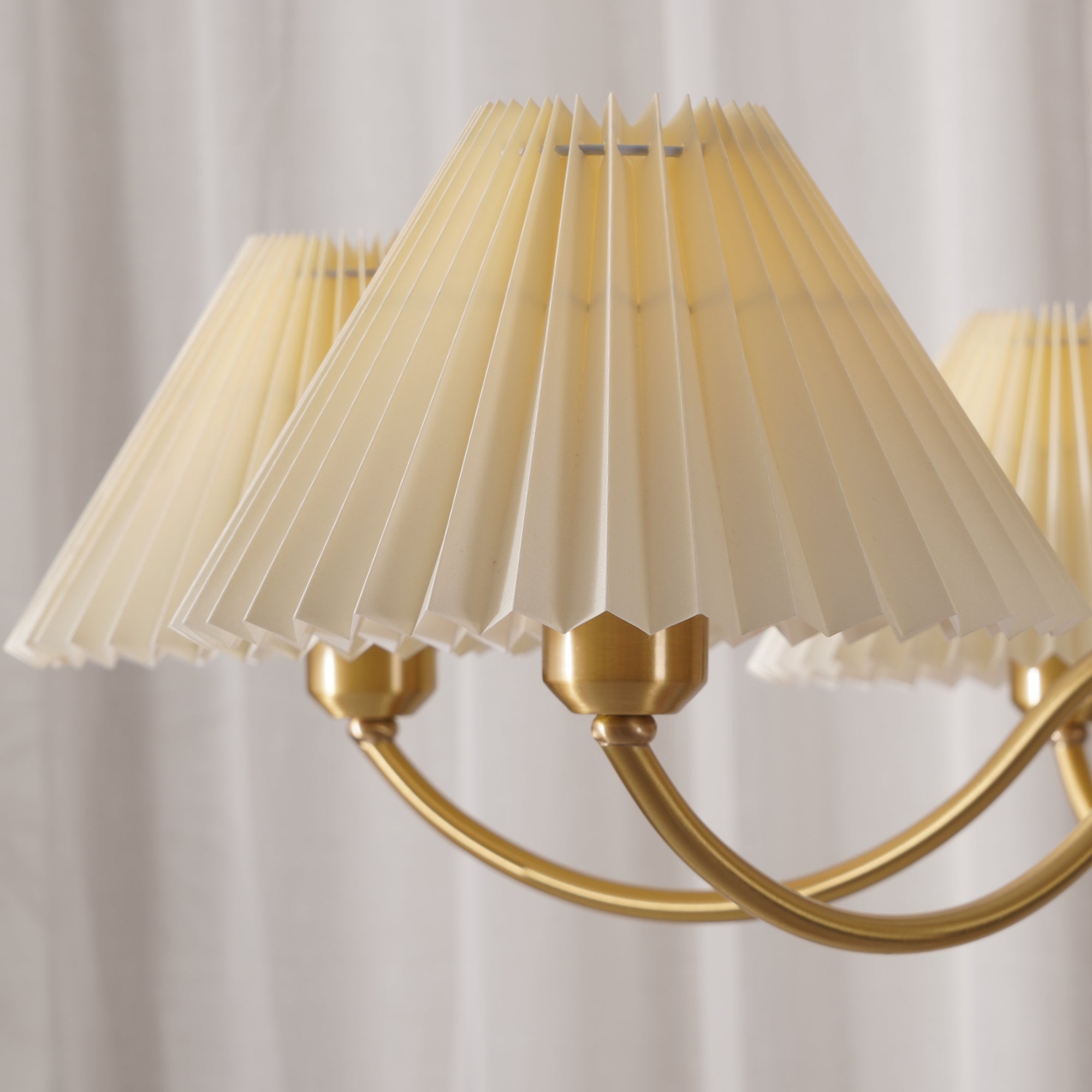 Lustra Lustre Plissé avec Abat-jours Blancs Milieu du Siècle