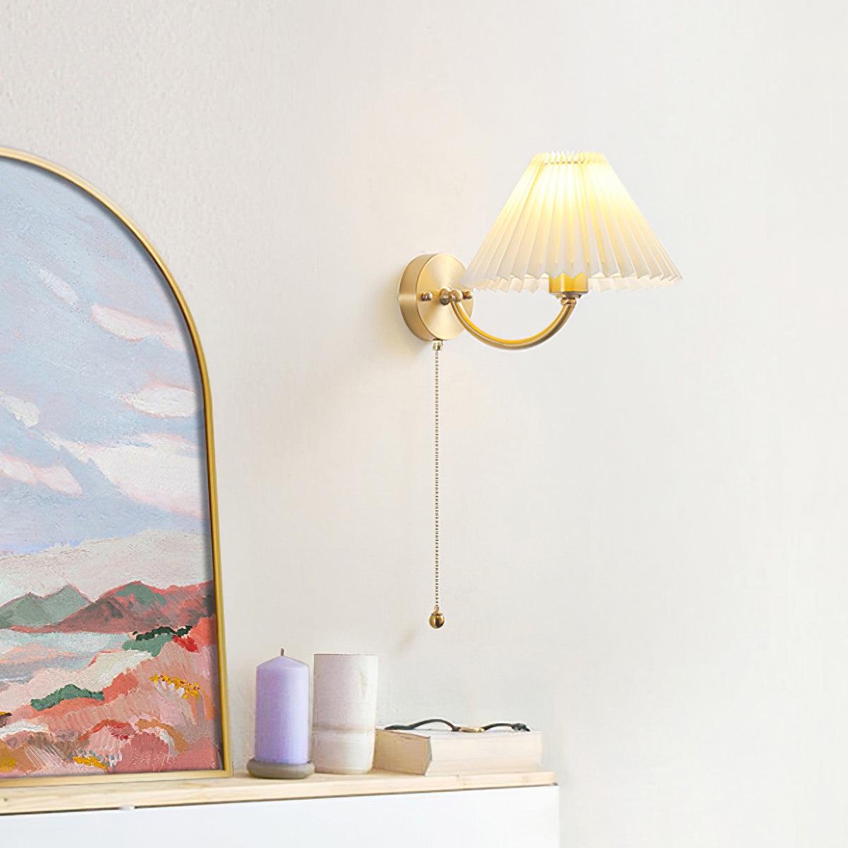 Abbotswell Élégance Plissé Laiton Tissu Applique Murale