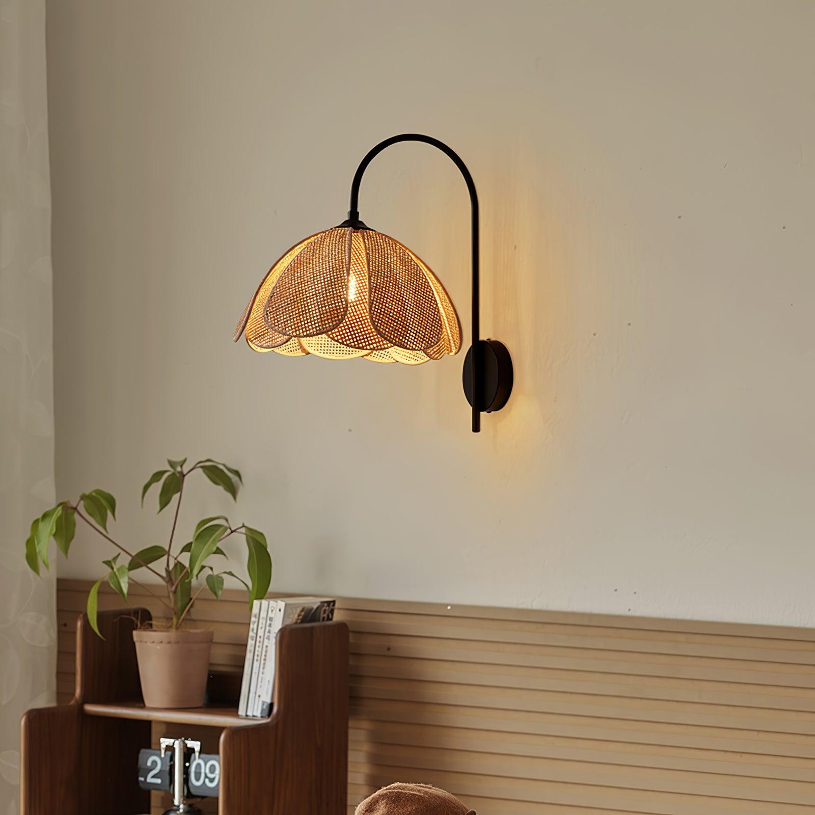 Edria Lustra Applique Murale Rattan Forme Pétale Élégante