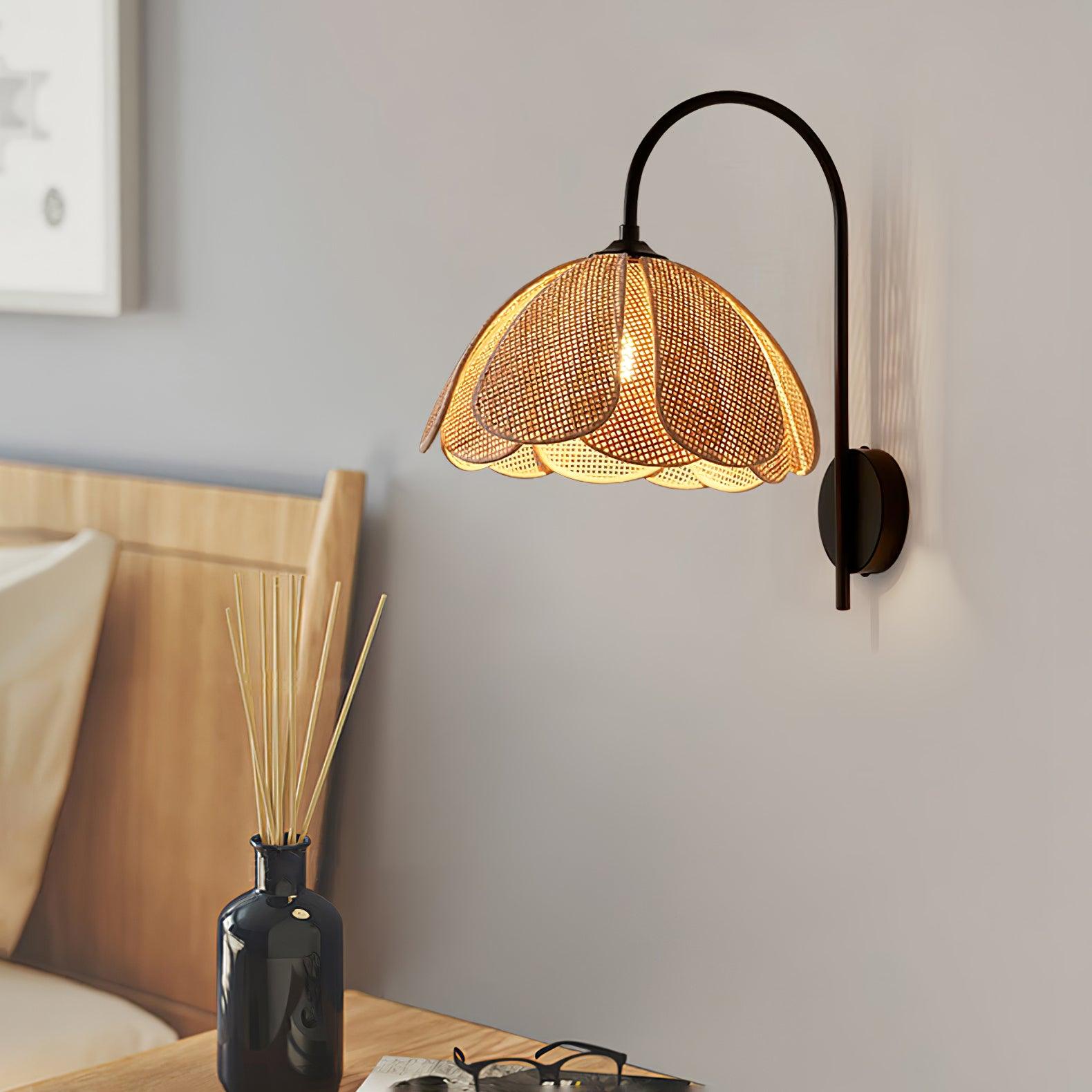 Edria Lustra Applique Murale Rattan Forme Pétale Élégante