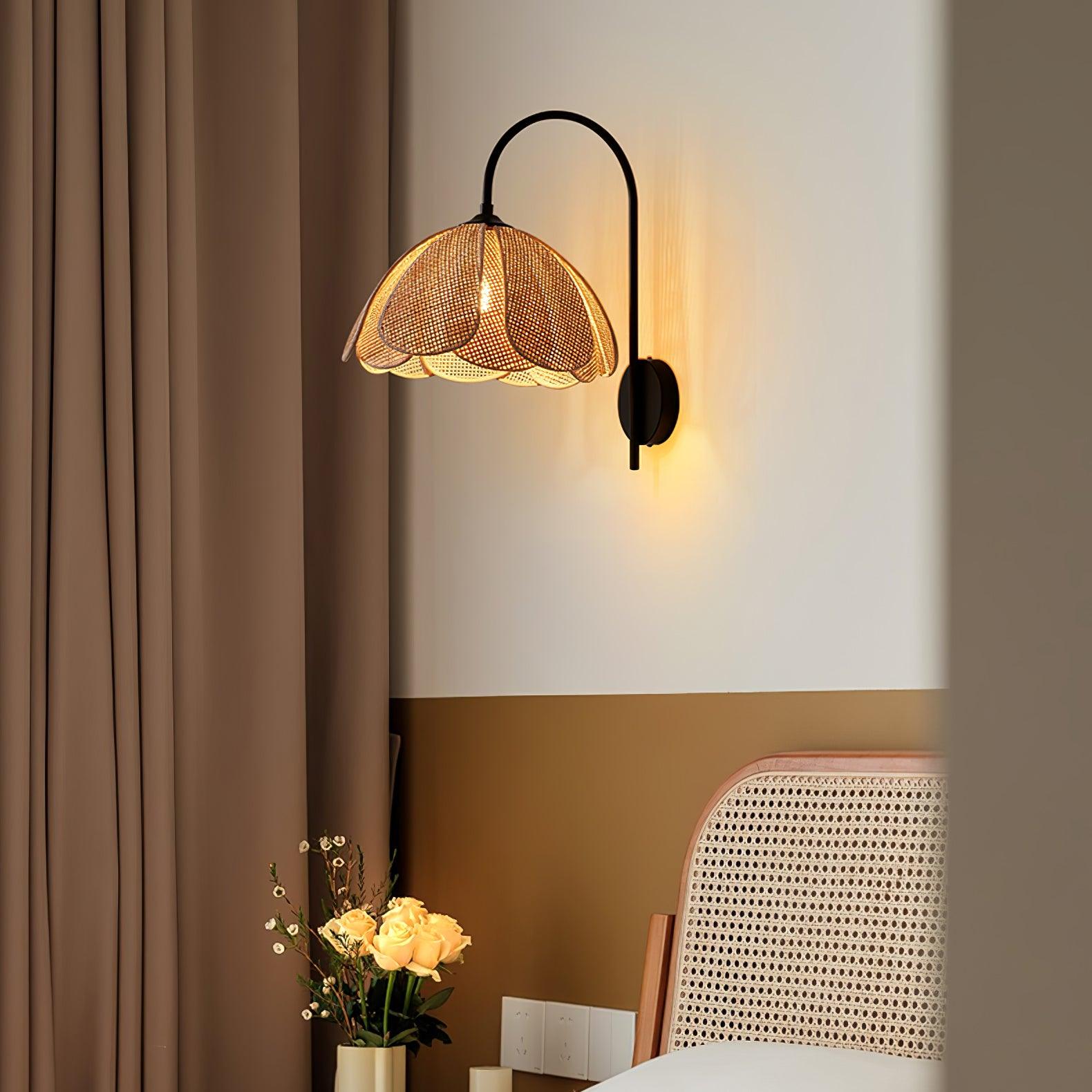 Edria Lustra Applique Murale Rattan Forme Pétale Élégante
