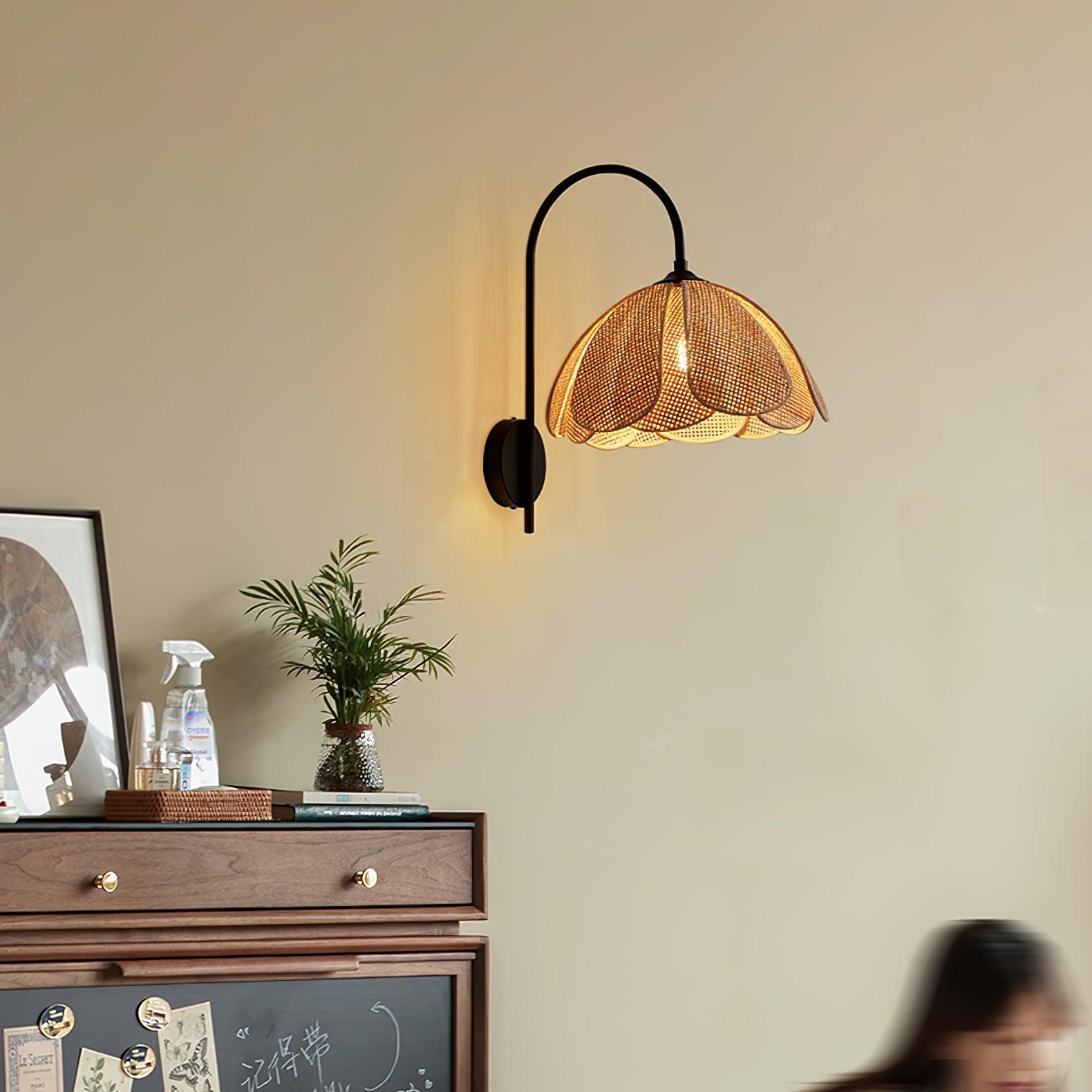 Edria Lustra Applique Murale Rattan Forme Pétale Élégante