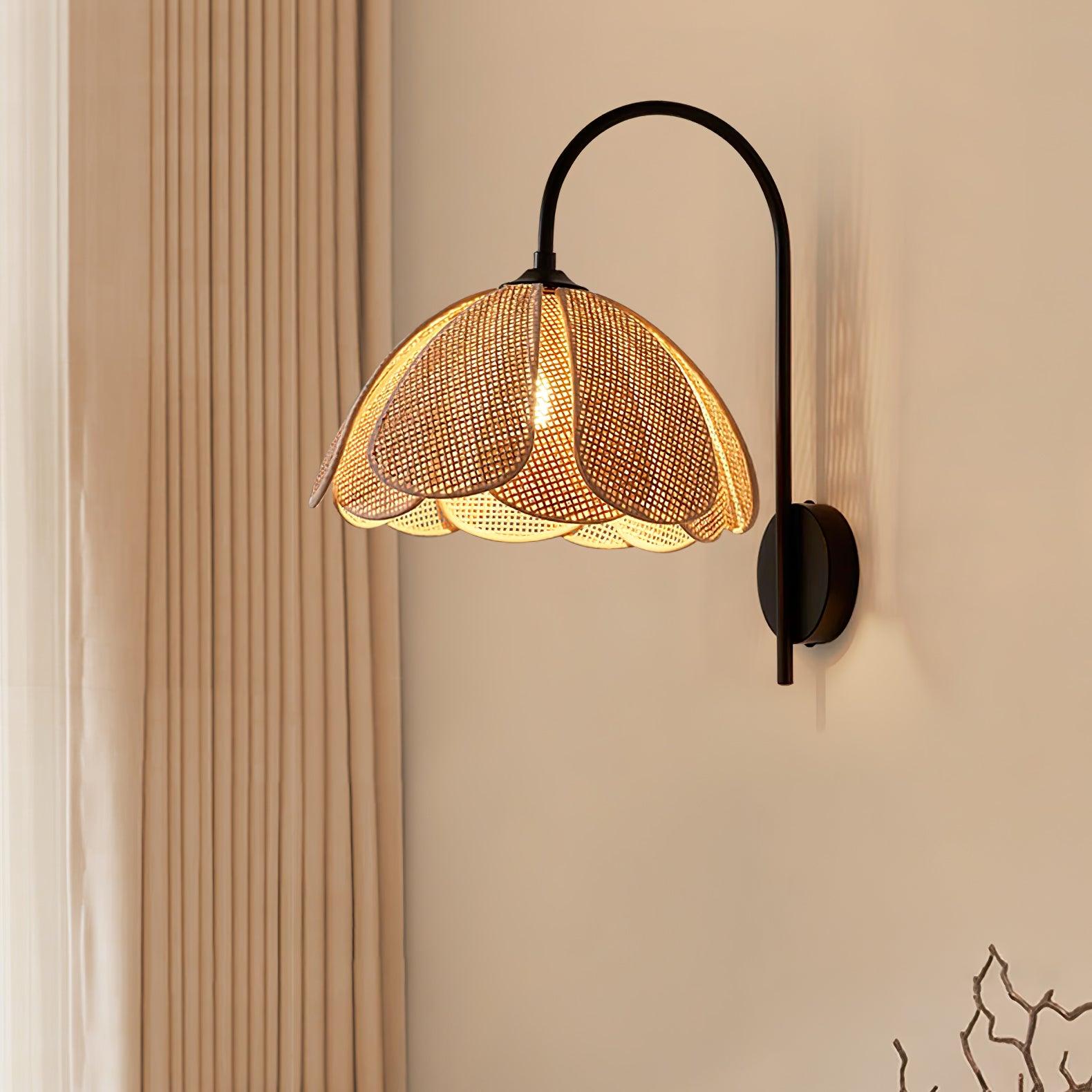Edria Lustra Applique Murale Rattan Forme Pétale Élégante