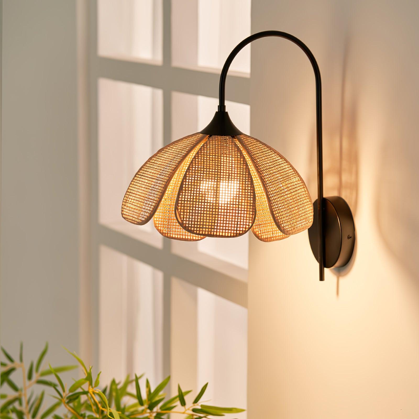 Edria Lustra Applique Murale Rattan Forme Pétale Élégante