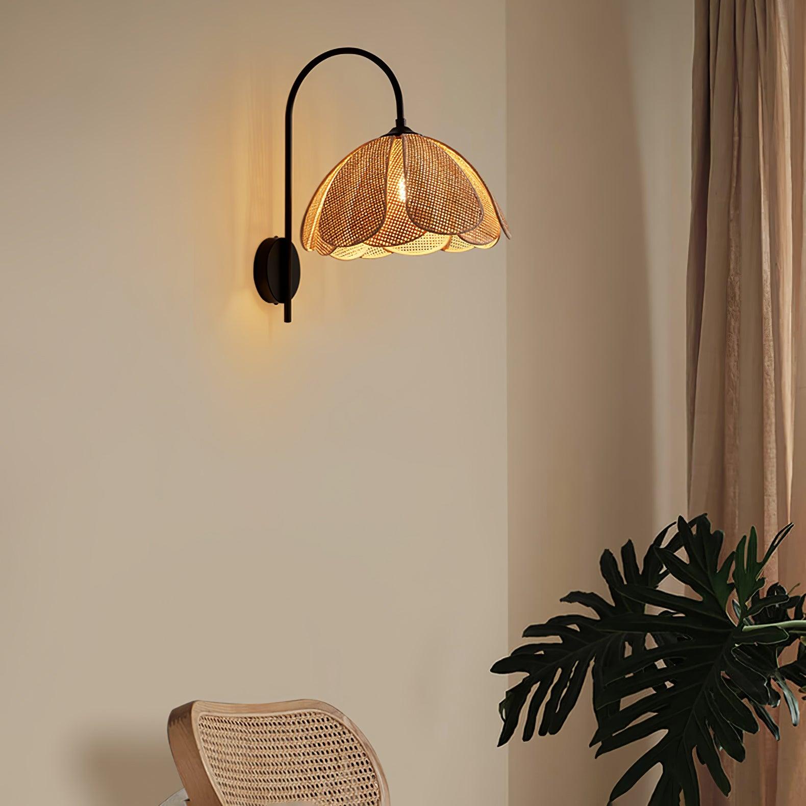 Edria Lustra Applique Murale Rattan Forme Pétale Élégante