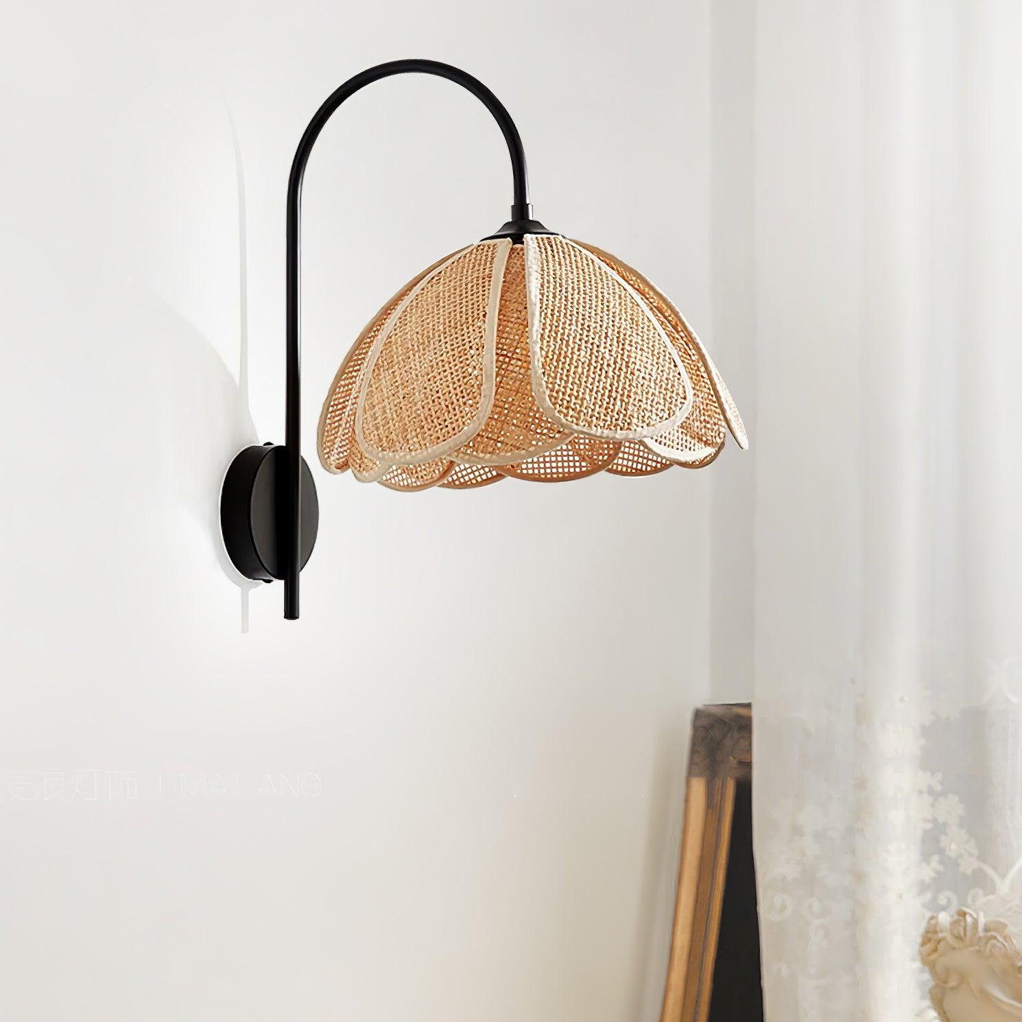 Edria Lustra Applique Murale Rattan Forme Pétale Élégante