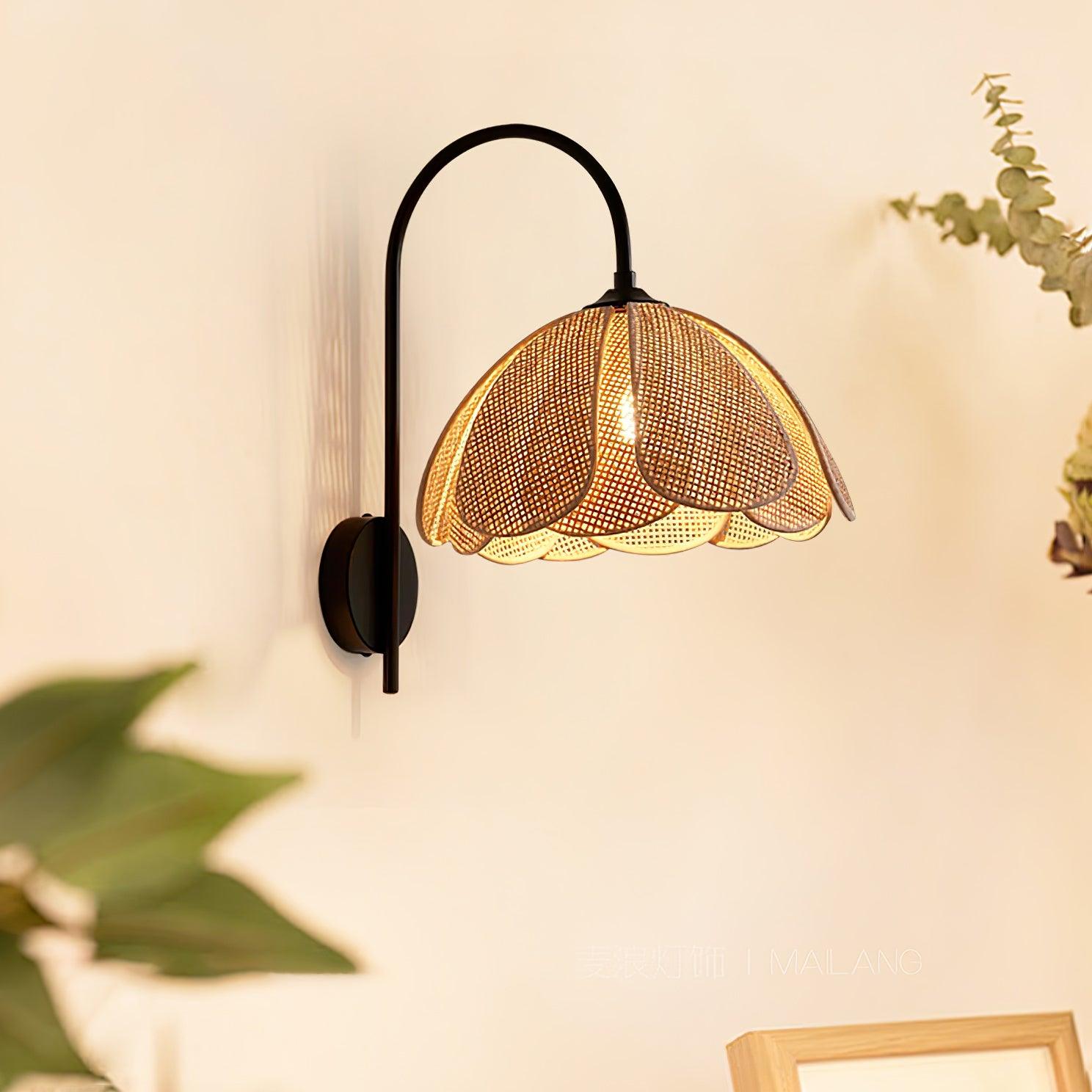 Edria Lustra Applique Murale Rattan Forme Pétale Élégante