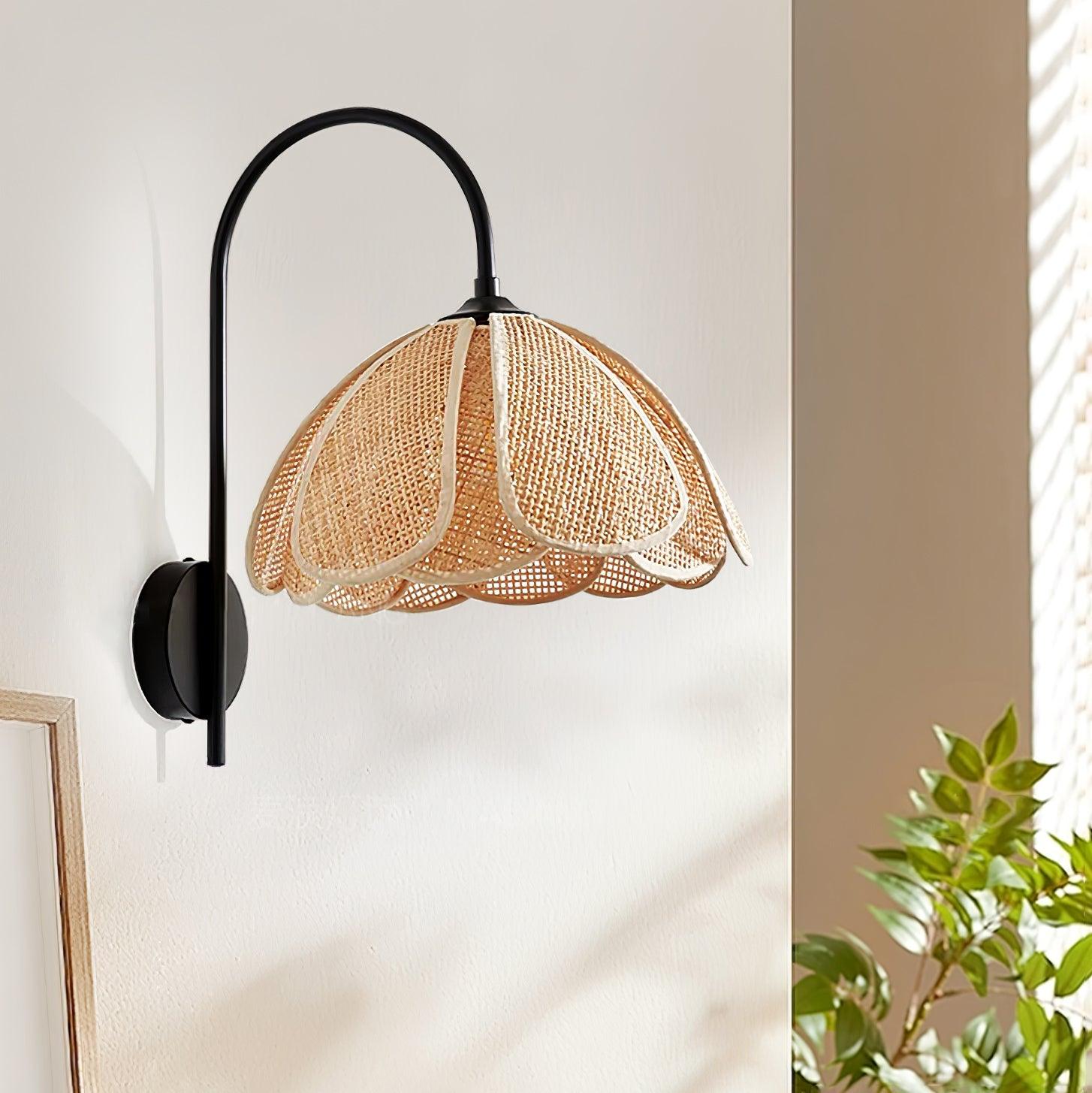 Edria Lustra Applique Murale Rattan Forme Pétale Élégante