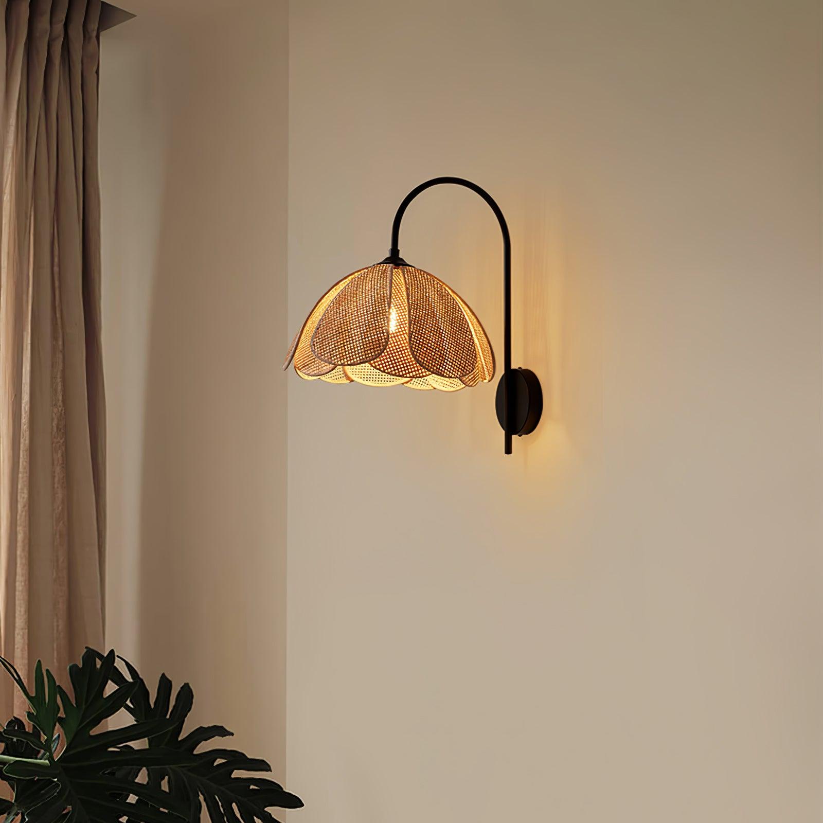 Edria Lustra Applique Murale Rattan Forme Pétale Élégante
