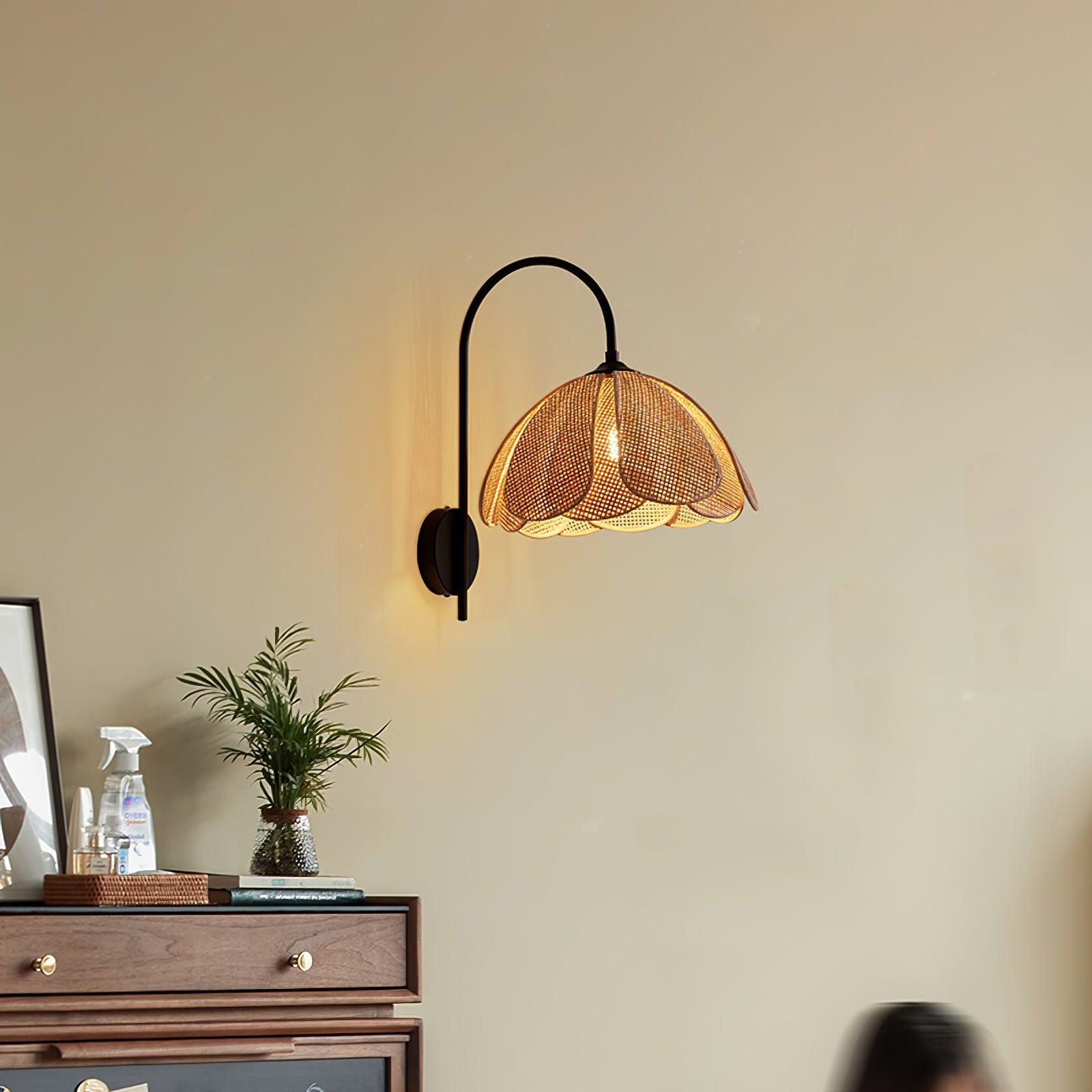 Edria Lustra Applique Murale Rattan Forme Pétale Élégante