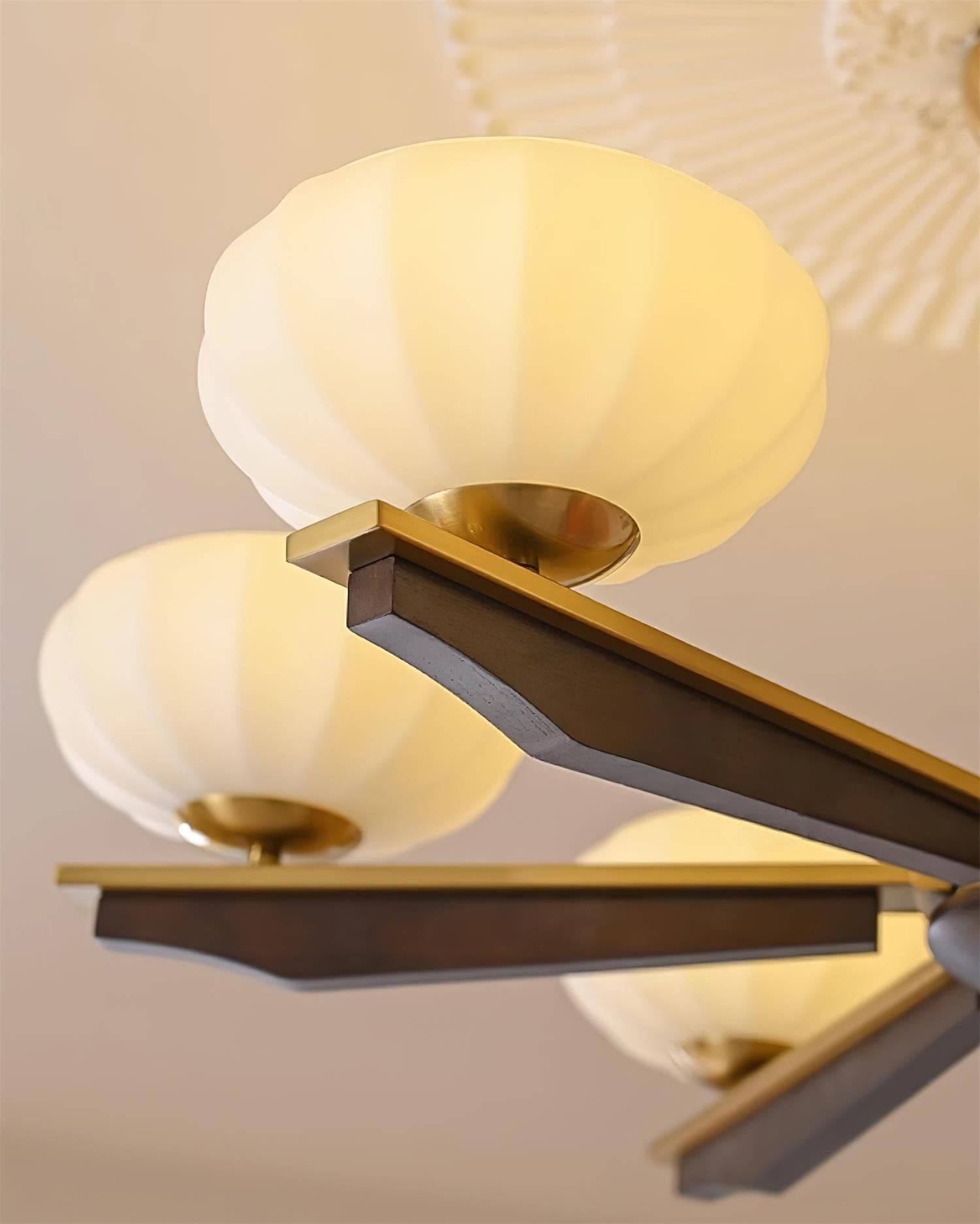 Lustre Bras en Bois de Noyer et Abat-jours en Verre Opale Style Mi-siècle