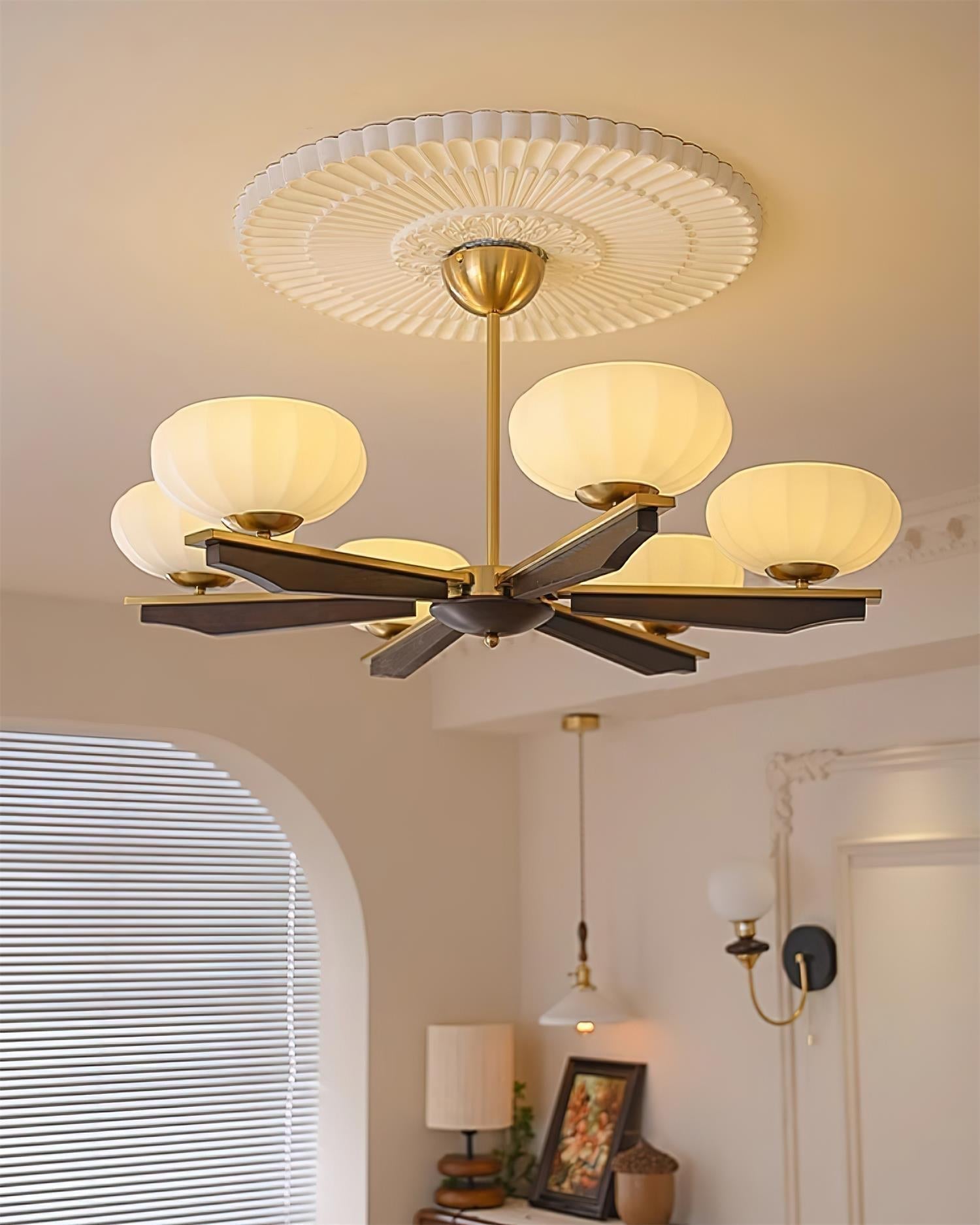 Lustre Bras en Bois de Noyer et Abat-jours en Verre Opale Style Mi-siècle