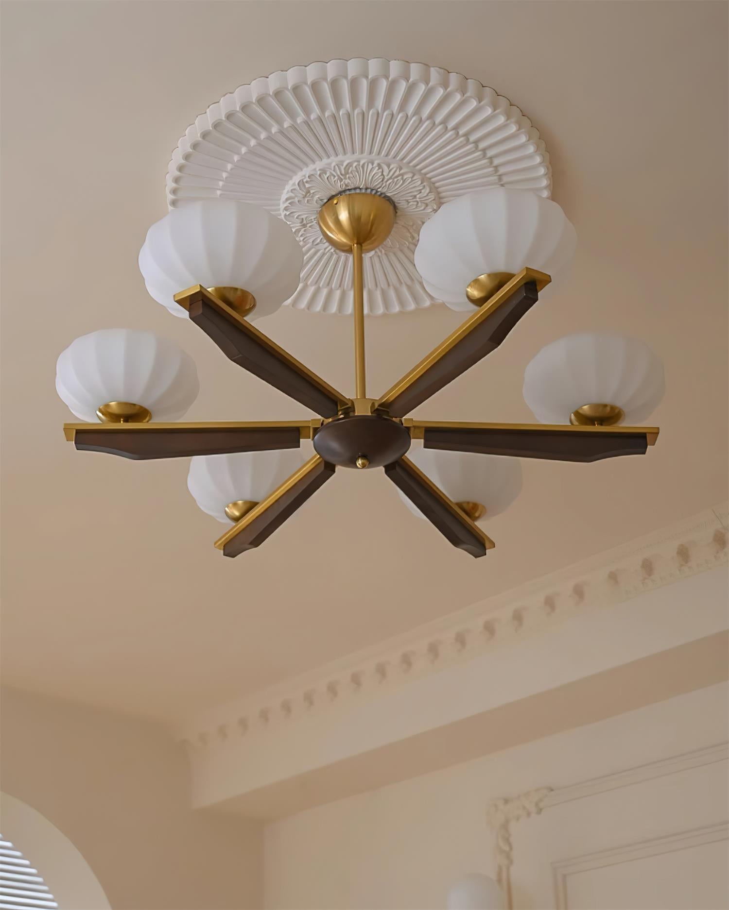 Lustre Bras en Bois de Noyer et Abat-jours en Verre Opale Style Mi-siècle