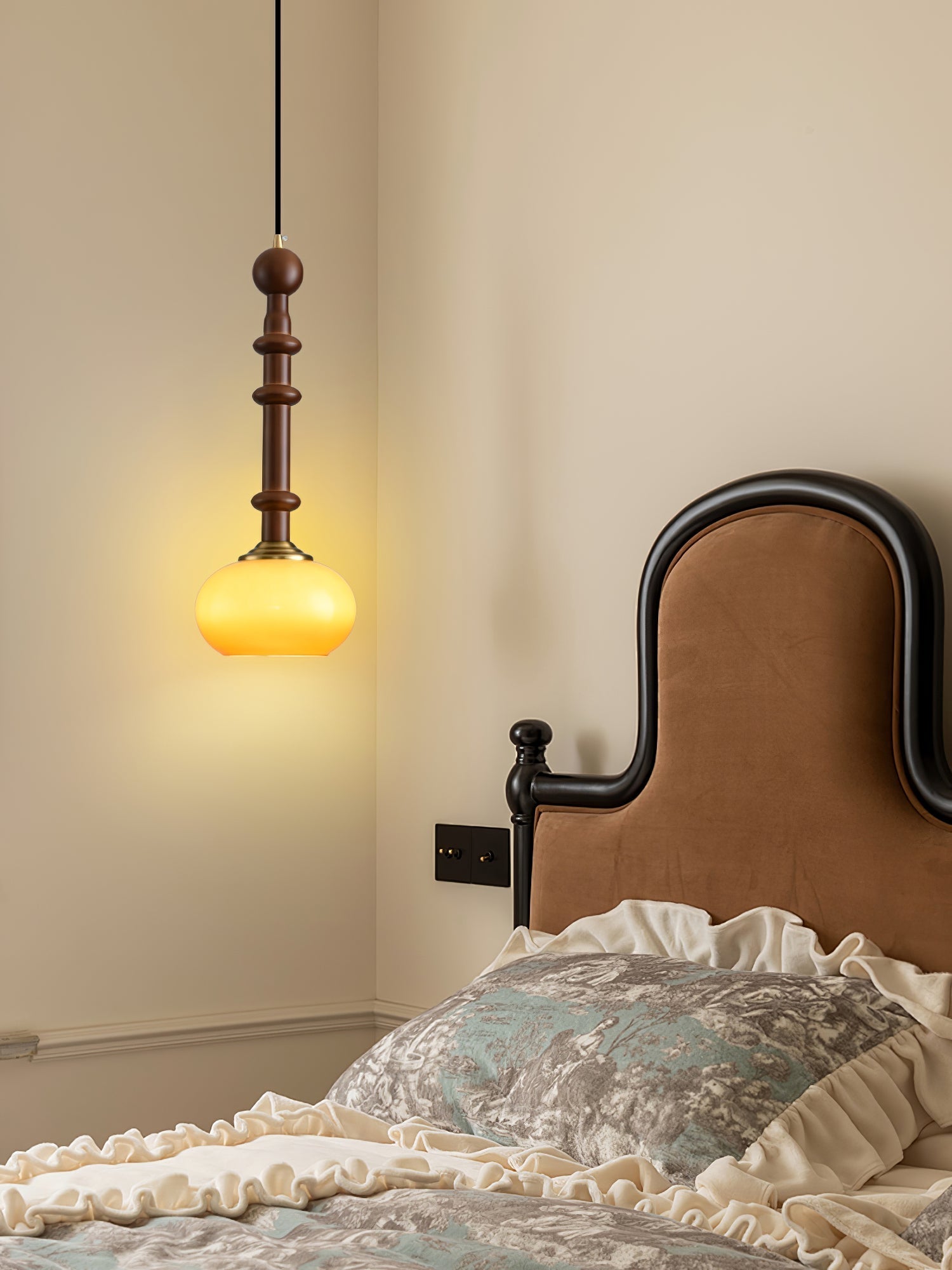 AmberGlow Suspension en Bois Vintage
