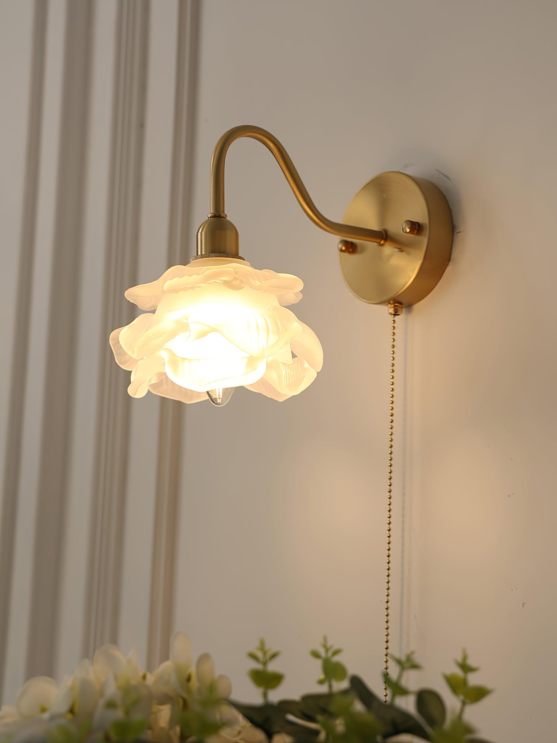 Cove Applique Murale Nordique en Laiton et Verre Rose