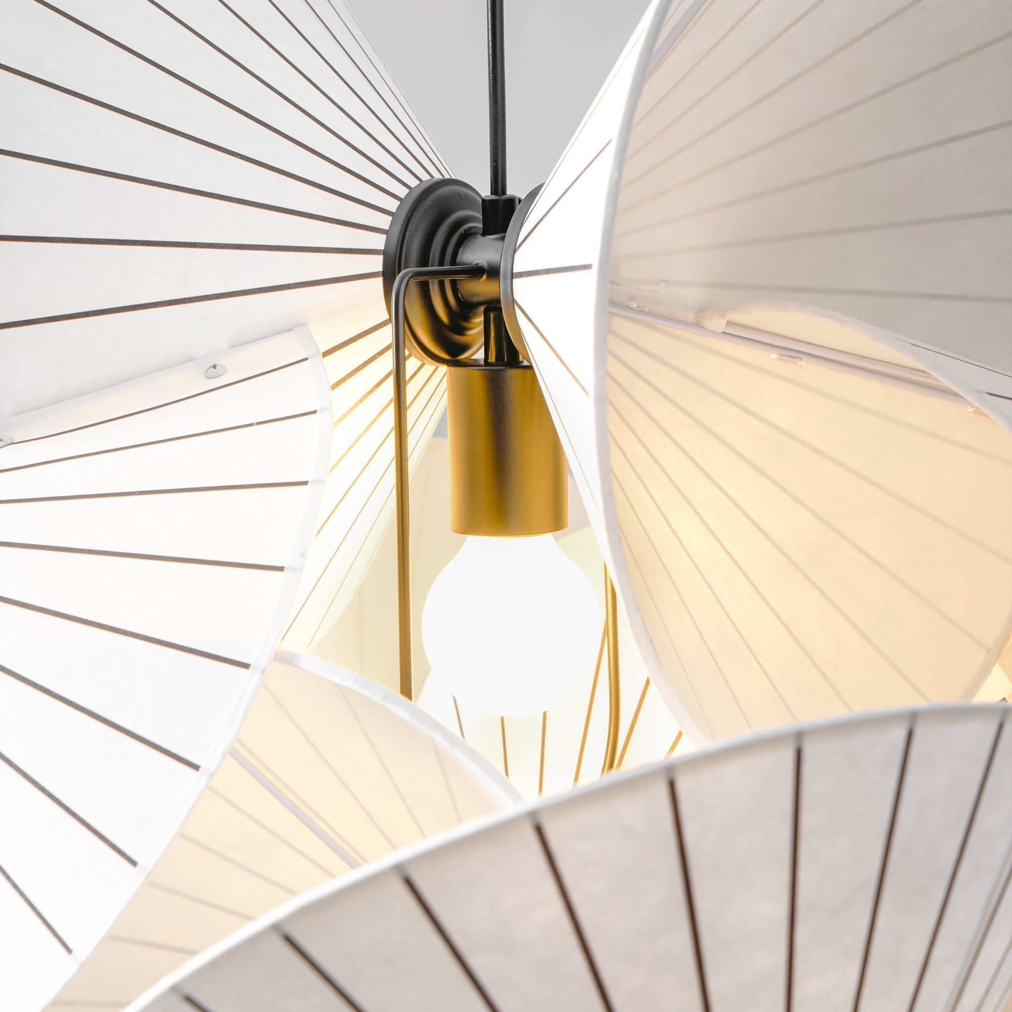 Zerinarae Suspension en Métal et Tissu, Créativité Individuelle