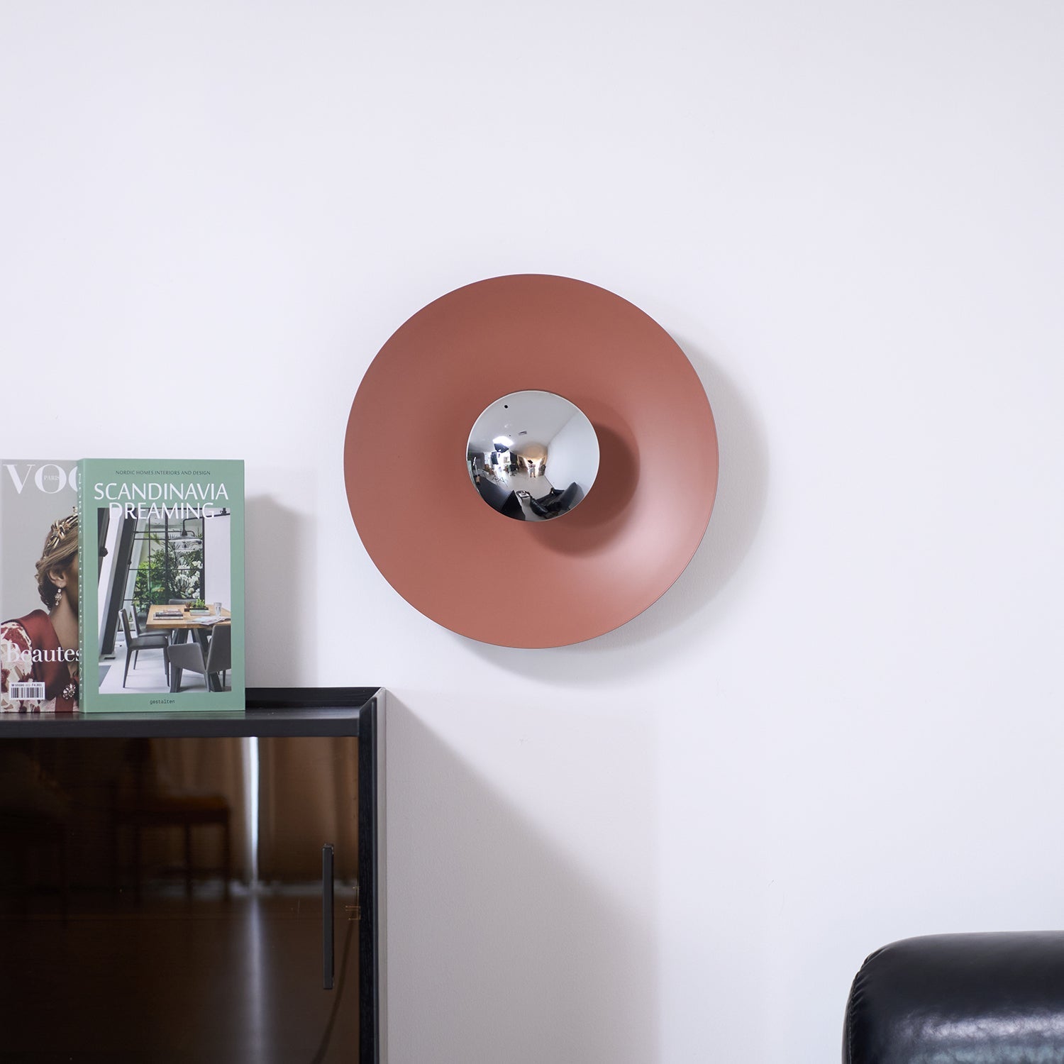 Peacemaker Elegance Simplicity Glow Wall Light