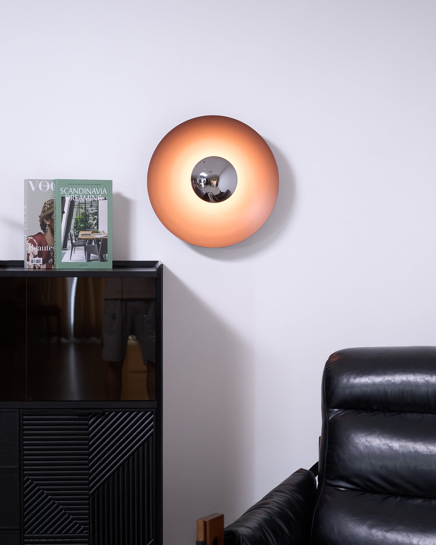 Peacemaker Elegance Simplicity Glow Wall Light