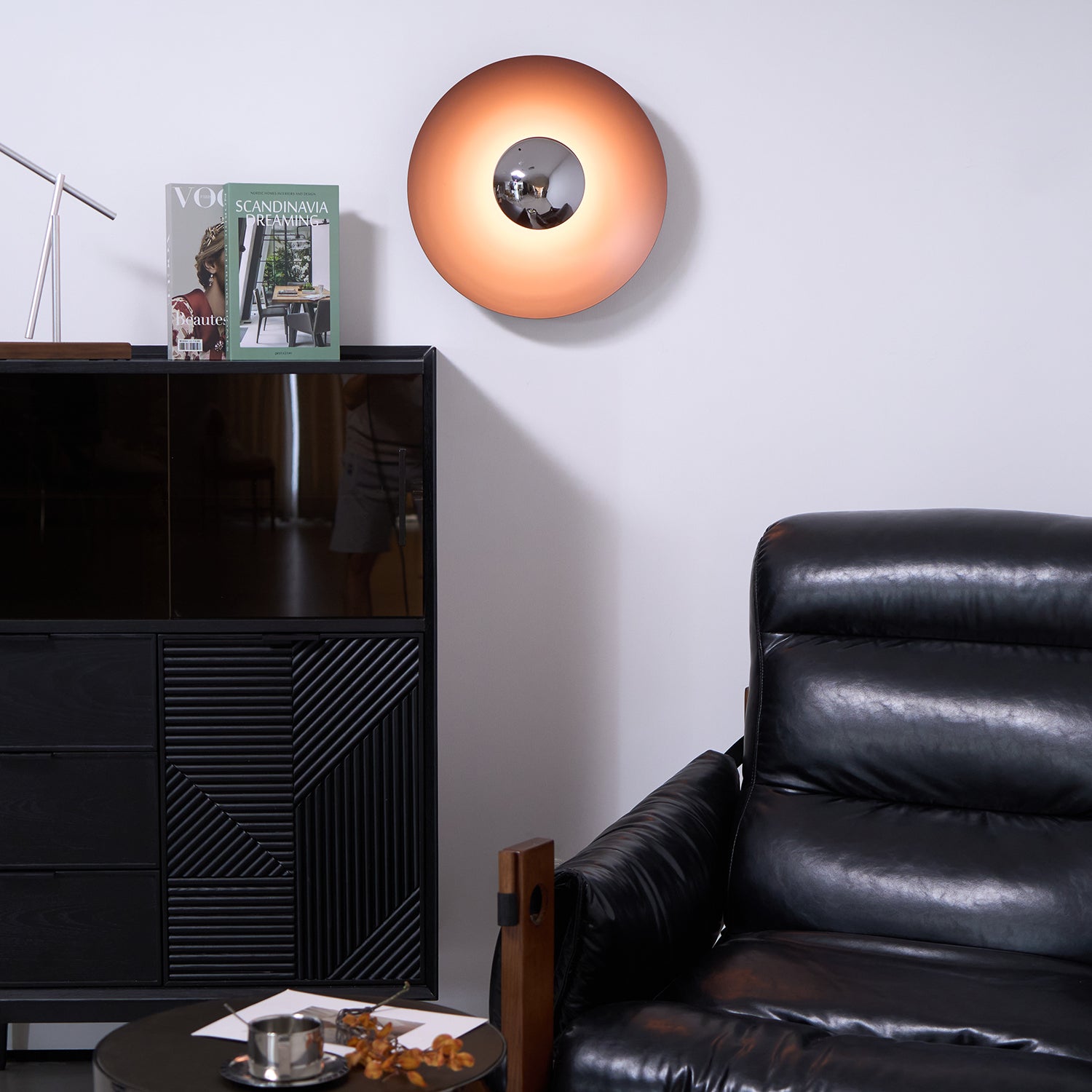 Peacemaker Elegance Simplicity Glow Wall Light