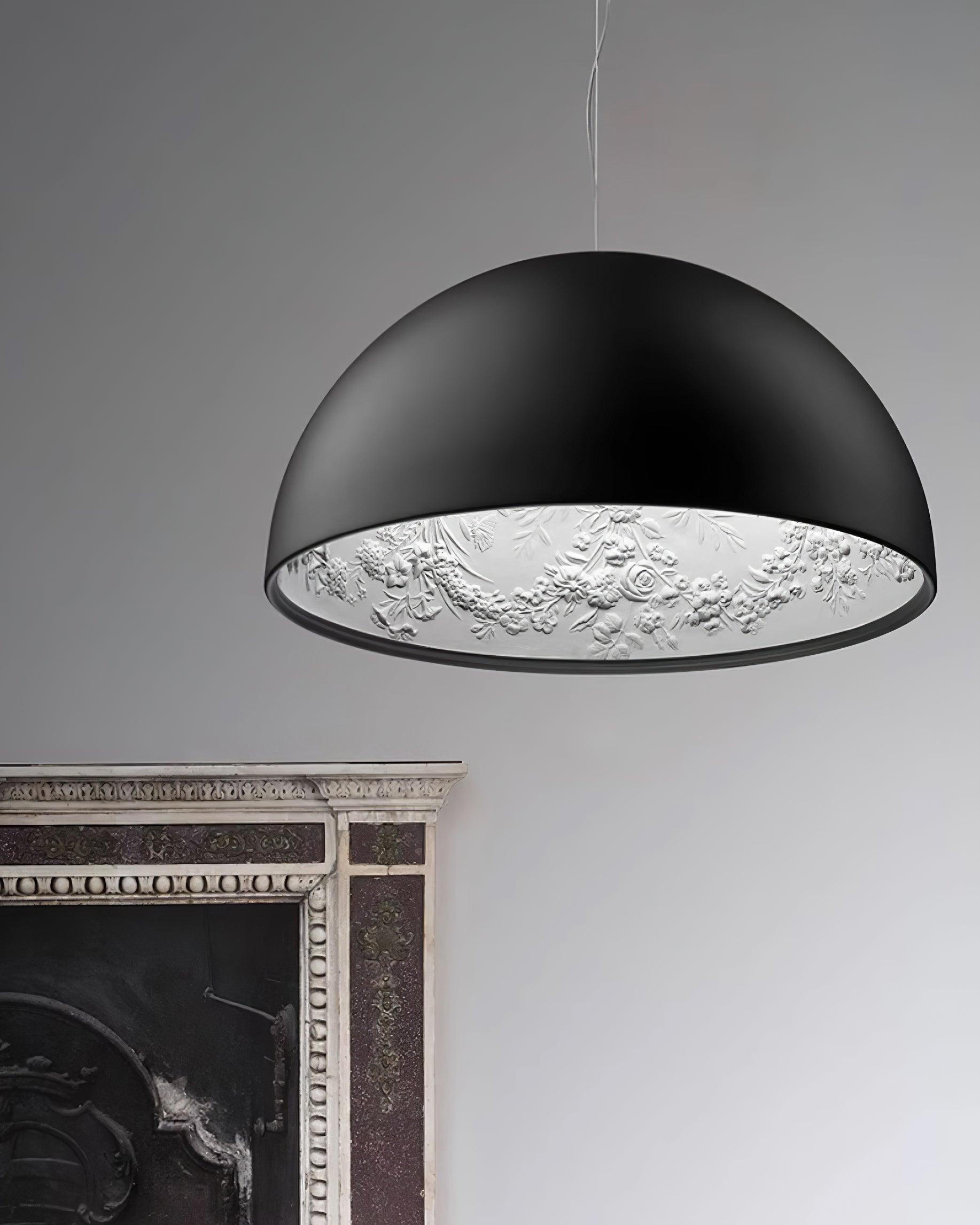 Suspension Dôme Noir avec Intérieur en Plâtre Embossé Élégant