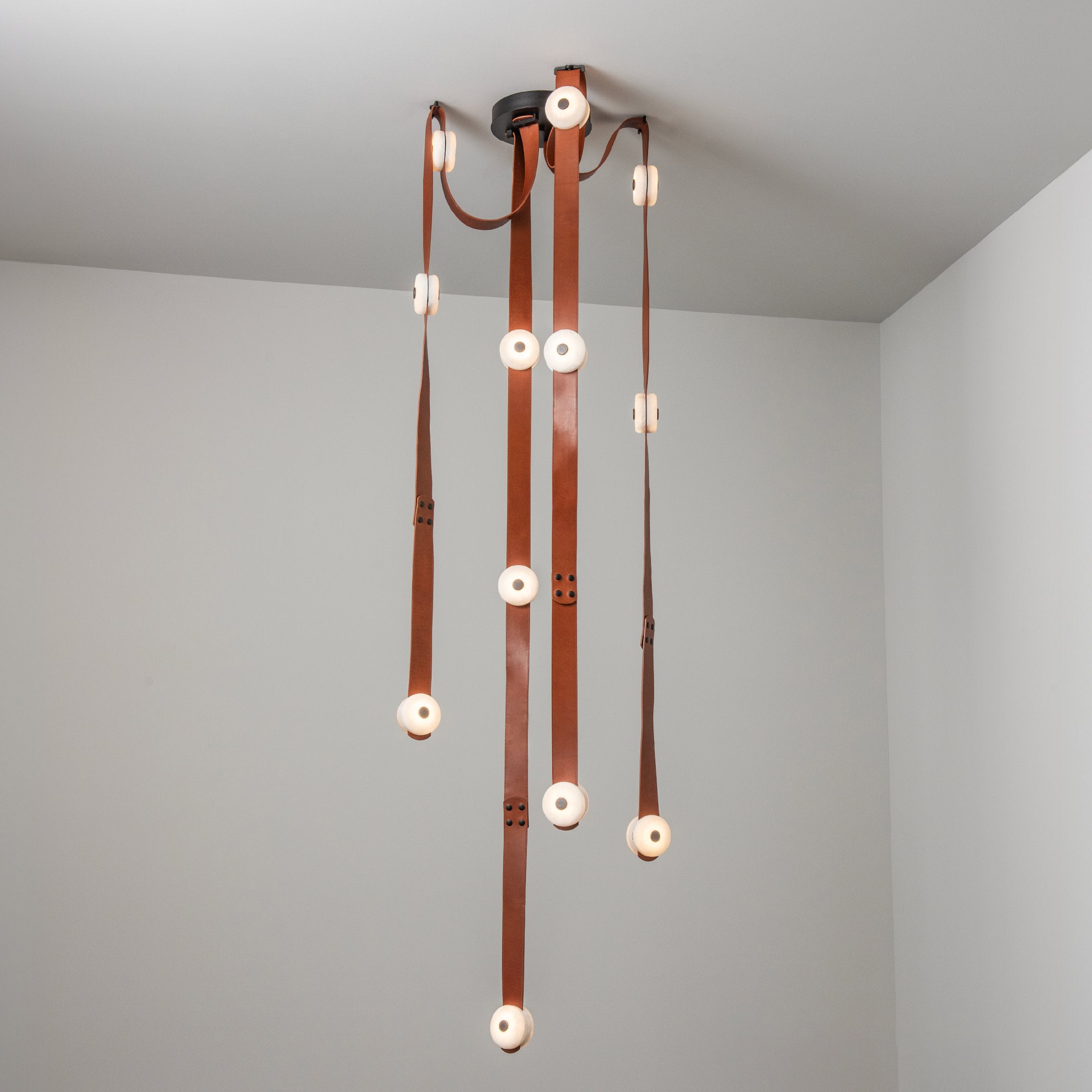 Elraearis Moderne Minimaliste LED Cuir Albâtre Lustre