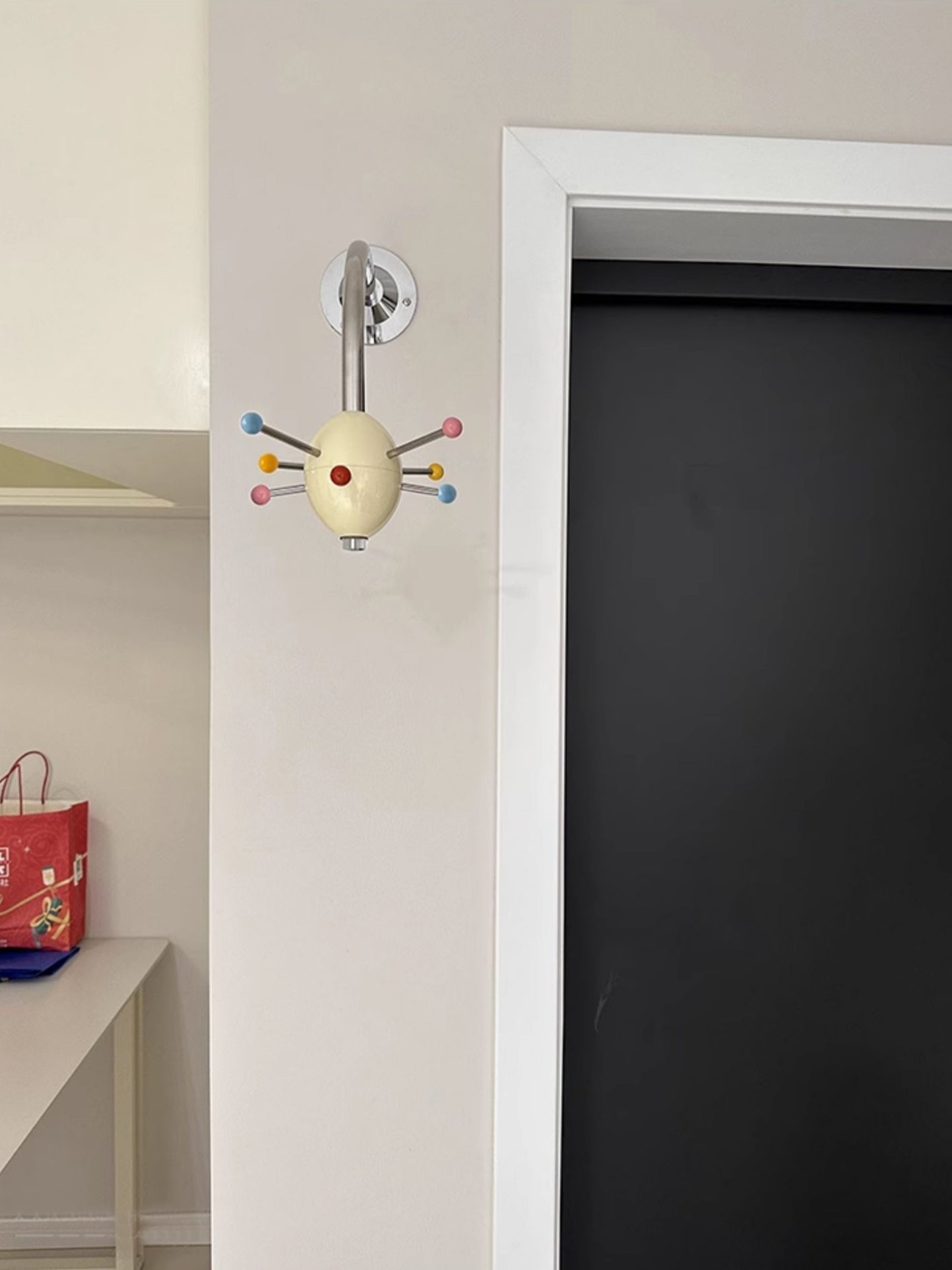 Sputnik Porte-Manteau Mural avec Crochets Colorés pour Couloir Moderne