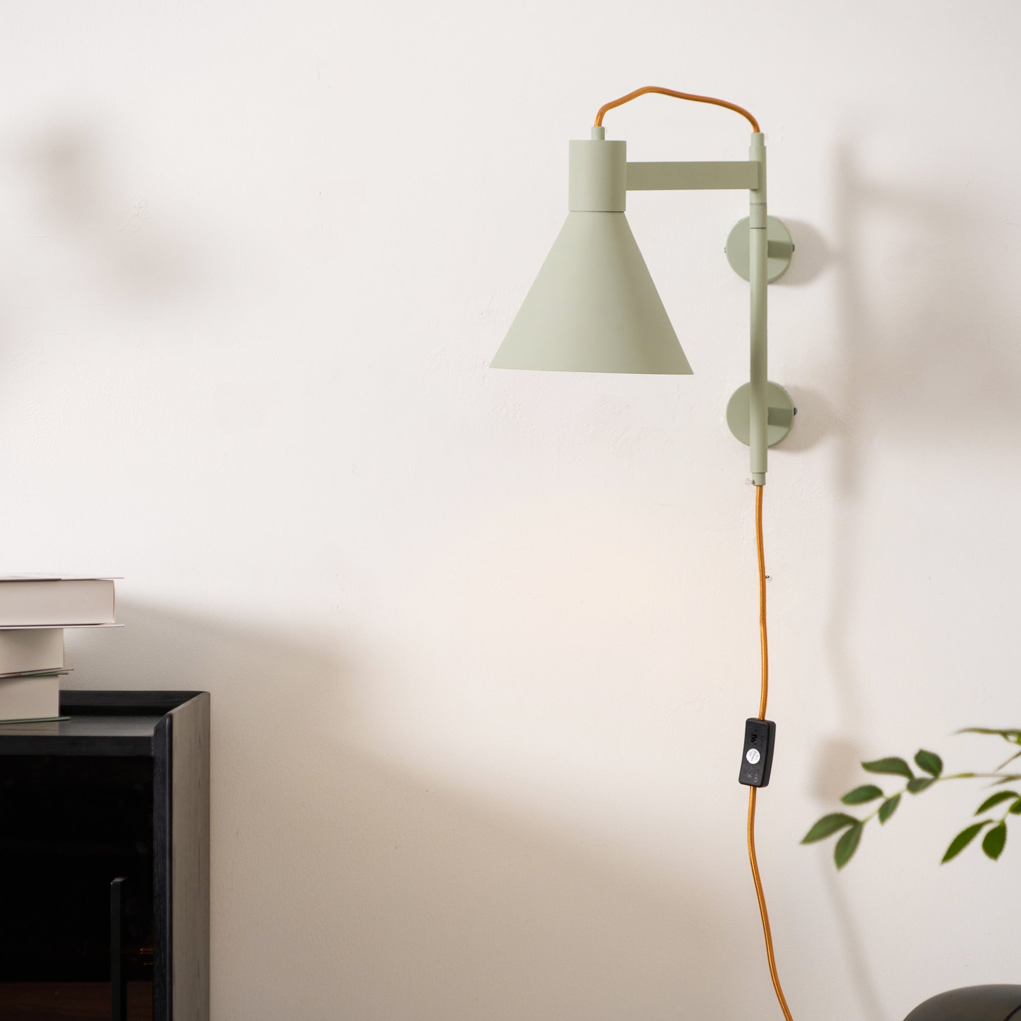 Ivela Moderne Minimaliste Plug-In Métal Applique Murale