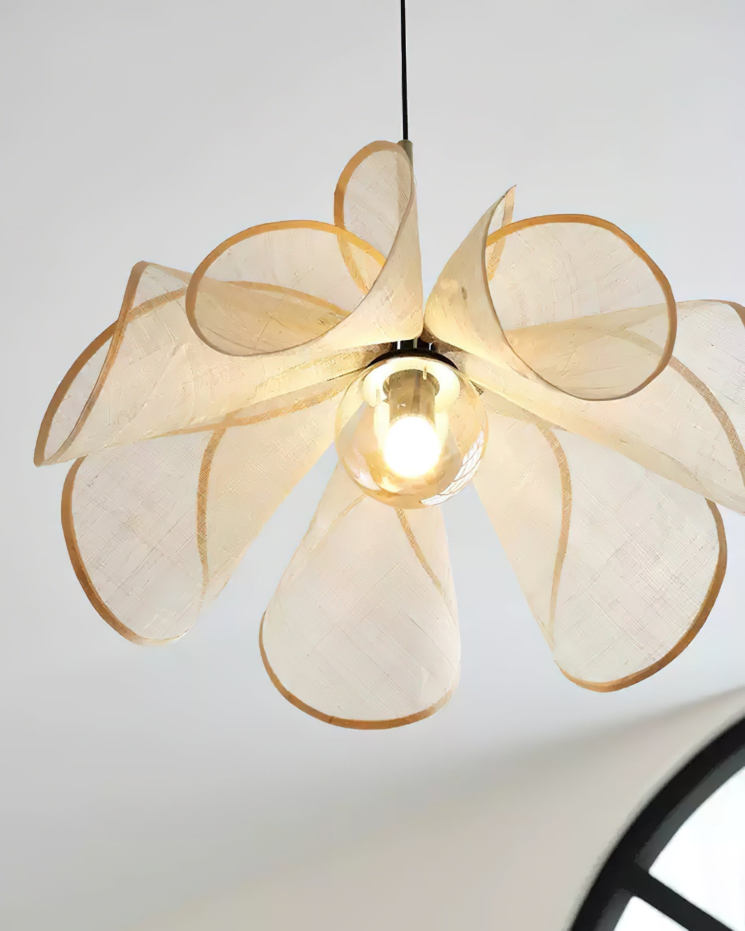 Pendant Lampe Pétale Abat-jour Fibre Végétale Marron Doux Ambiance Bohème