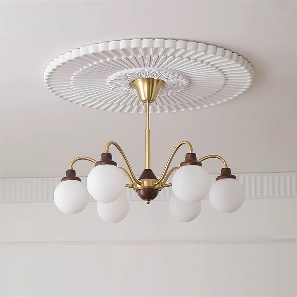 Lustre doré Avec Bras en Bois de Frêne et Globes en Verre Blanc, Style Rétro